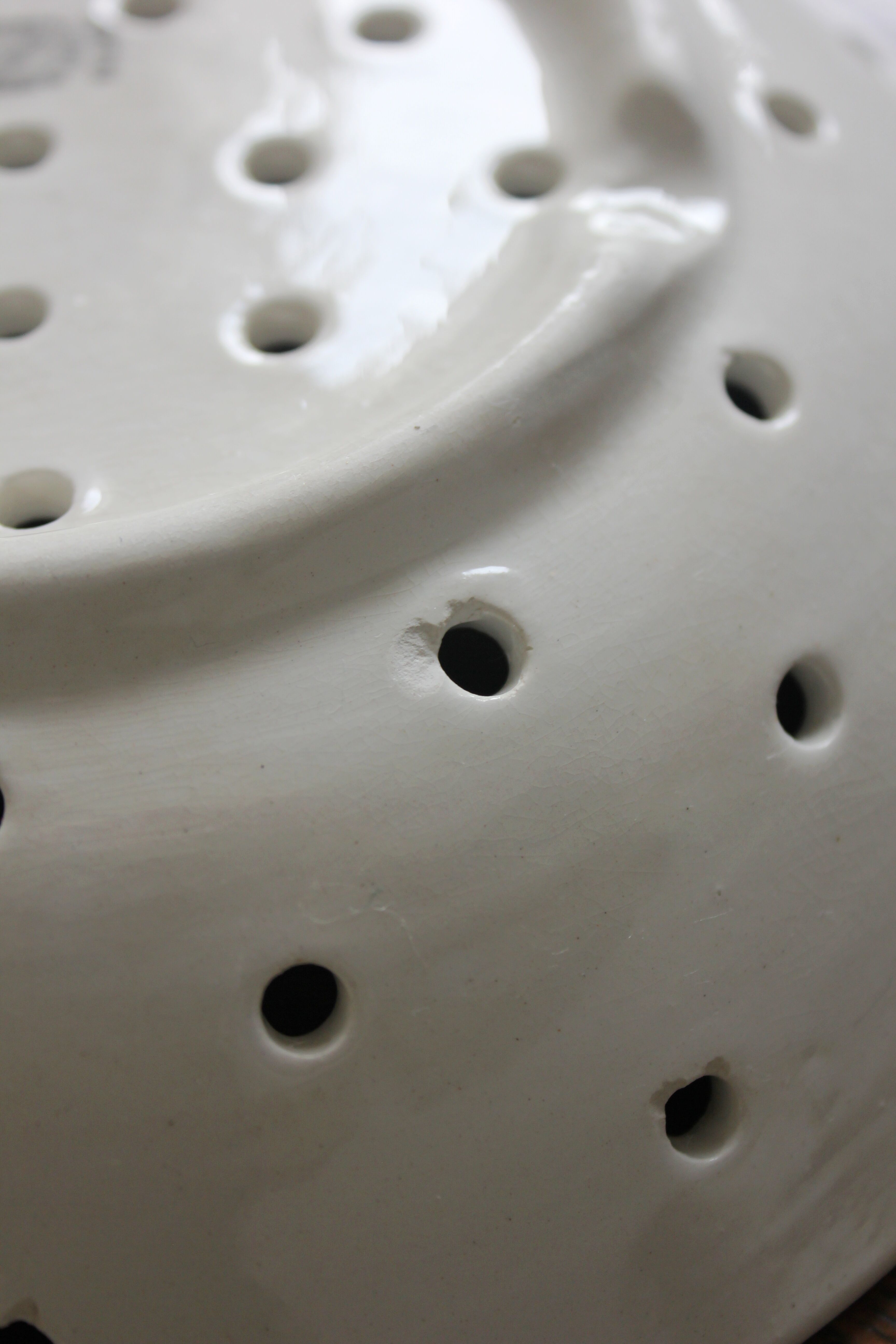 Digoin Sarreguemines earthenware drainer plate