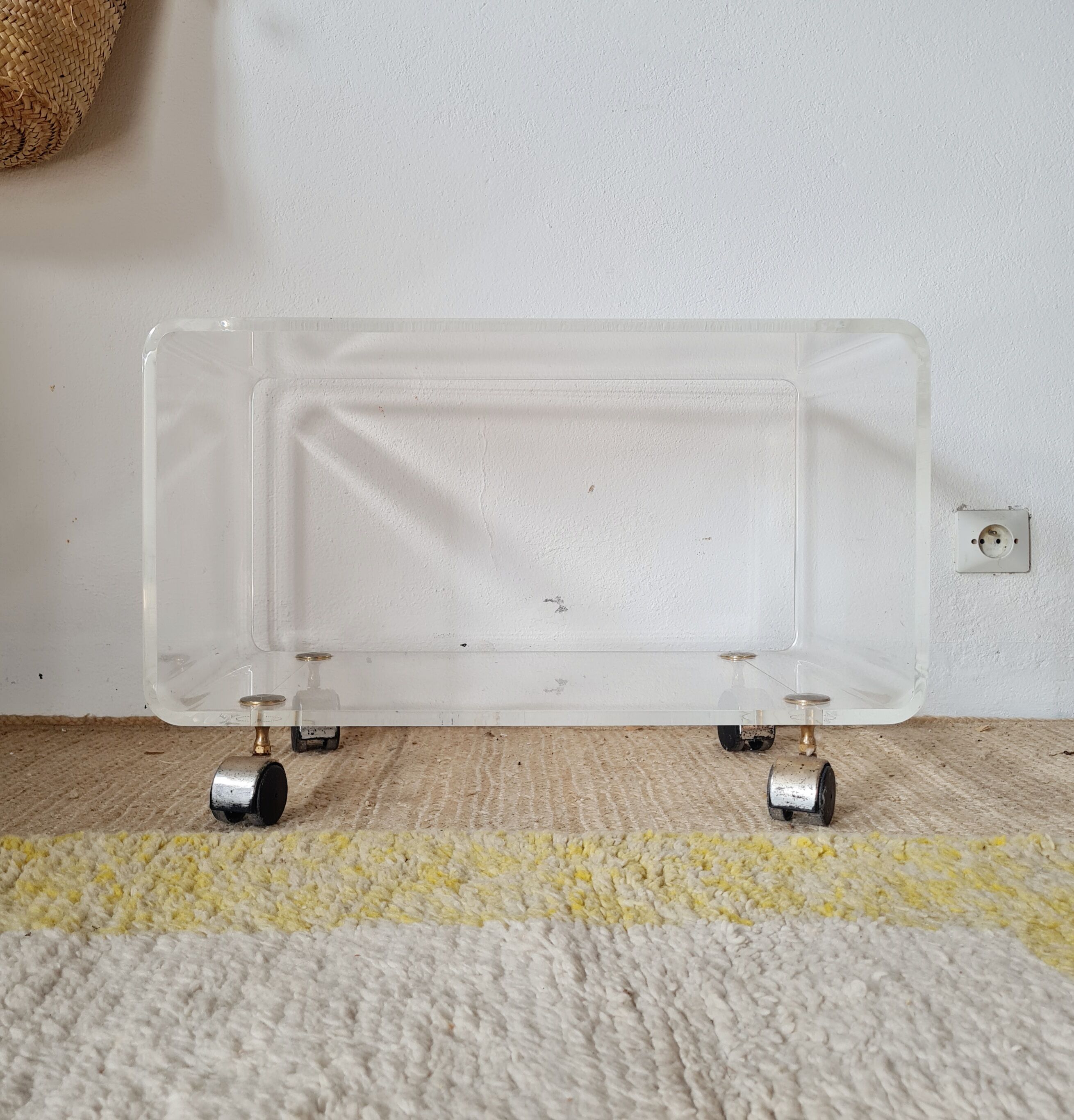 Table basse / Meuble d’appoint "Les Invisibles" David Lange – Altuglass