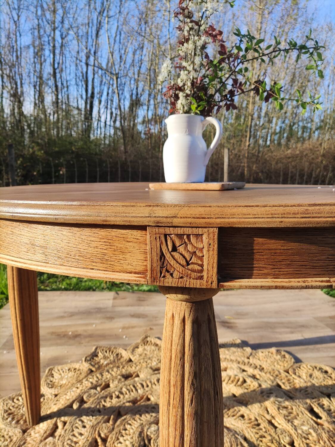 Round art deco table with extension