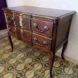 Small "crossbow" chest of drawers, Louis XV style, in walnut