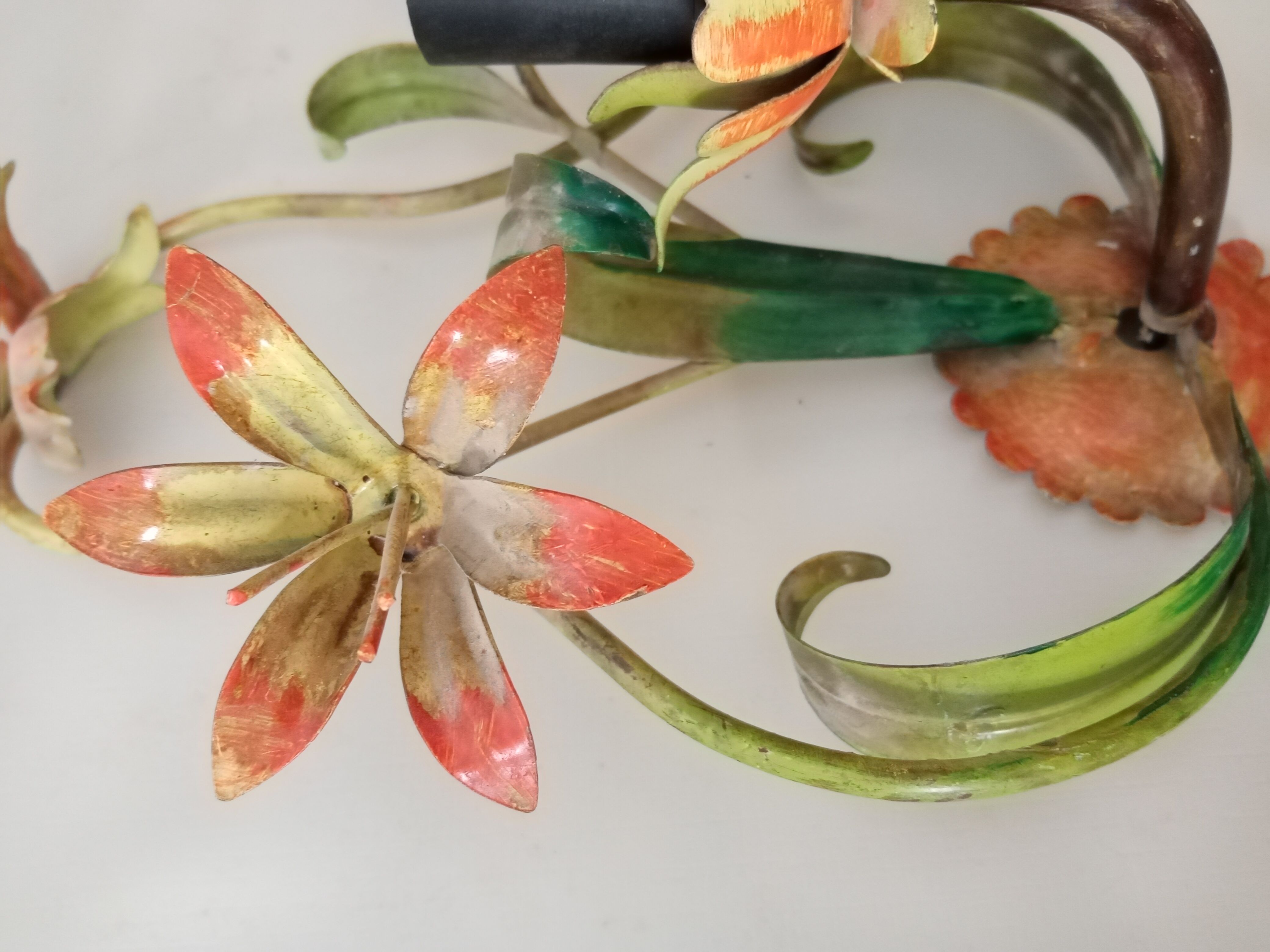 Pair to sconces metal floral decoration