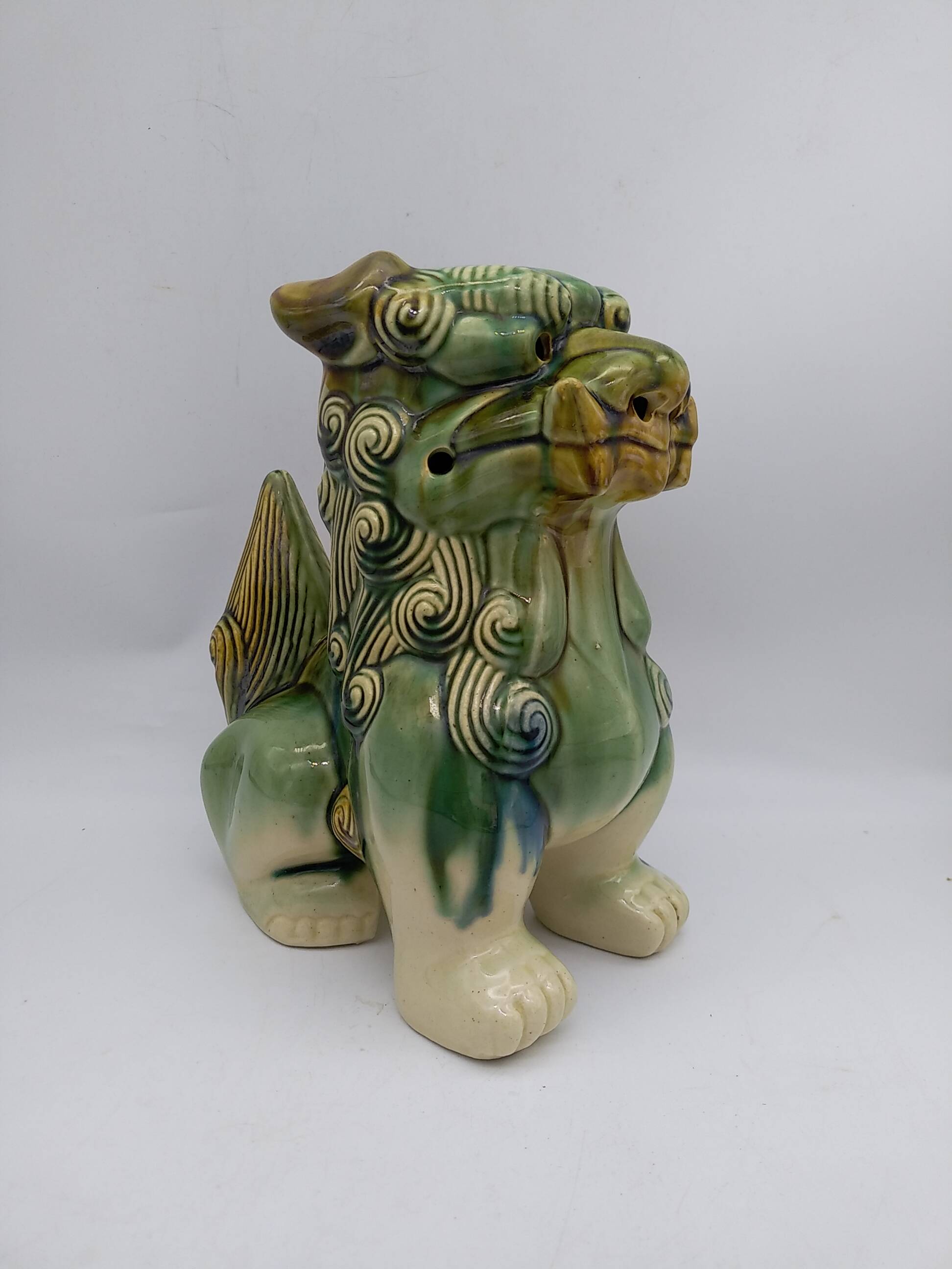 Ceramic Fô dog. Sancai color.