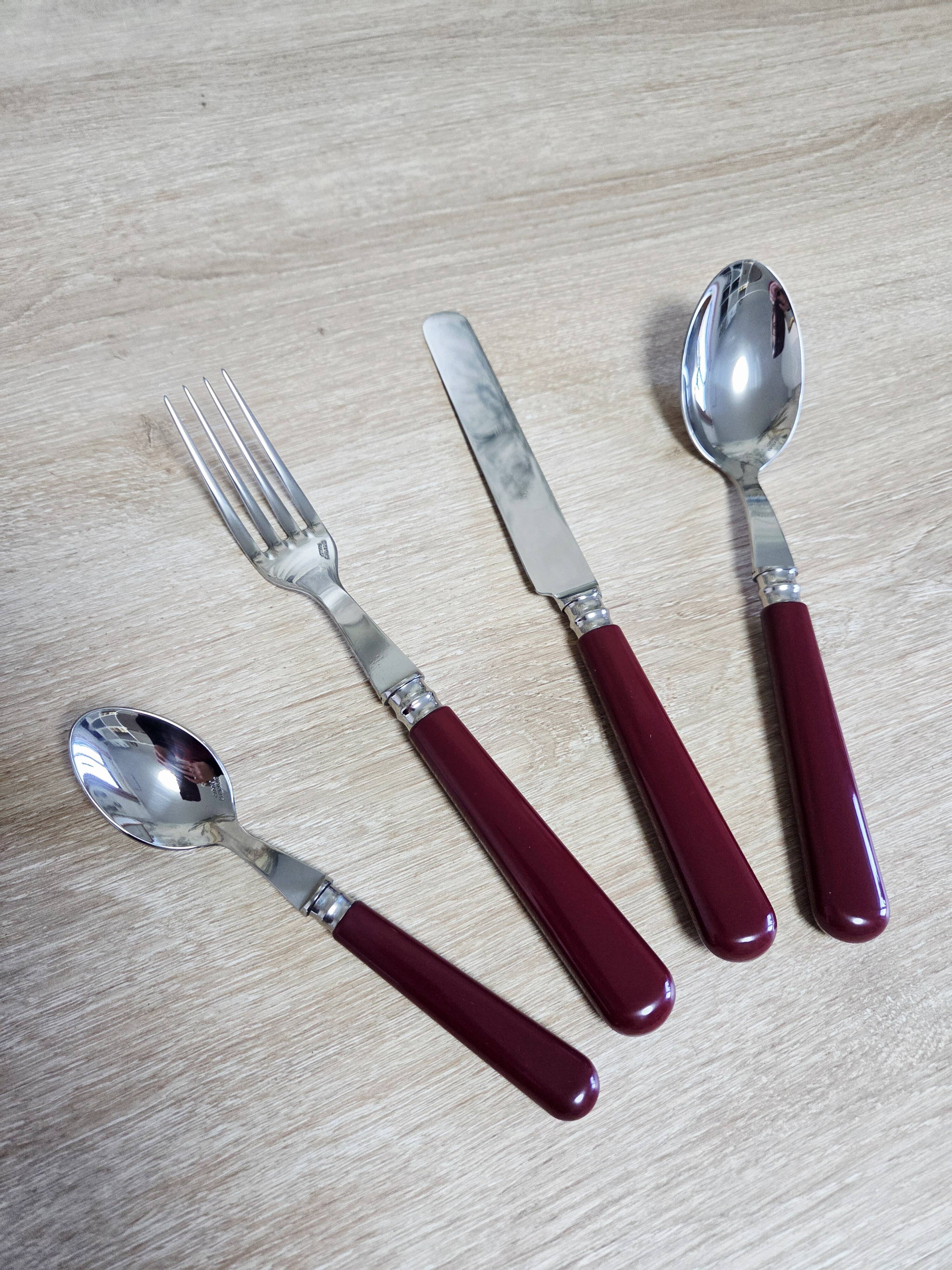 Service for 48 covers Alain Saint Joanis Bordeaux, English collection, new.