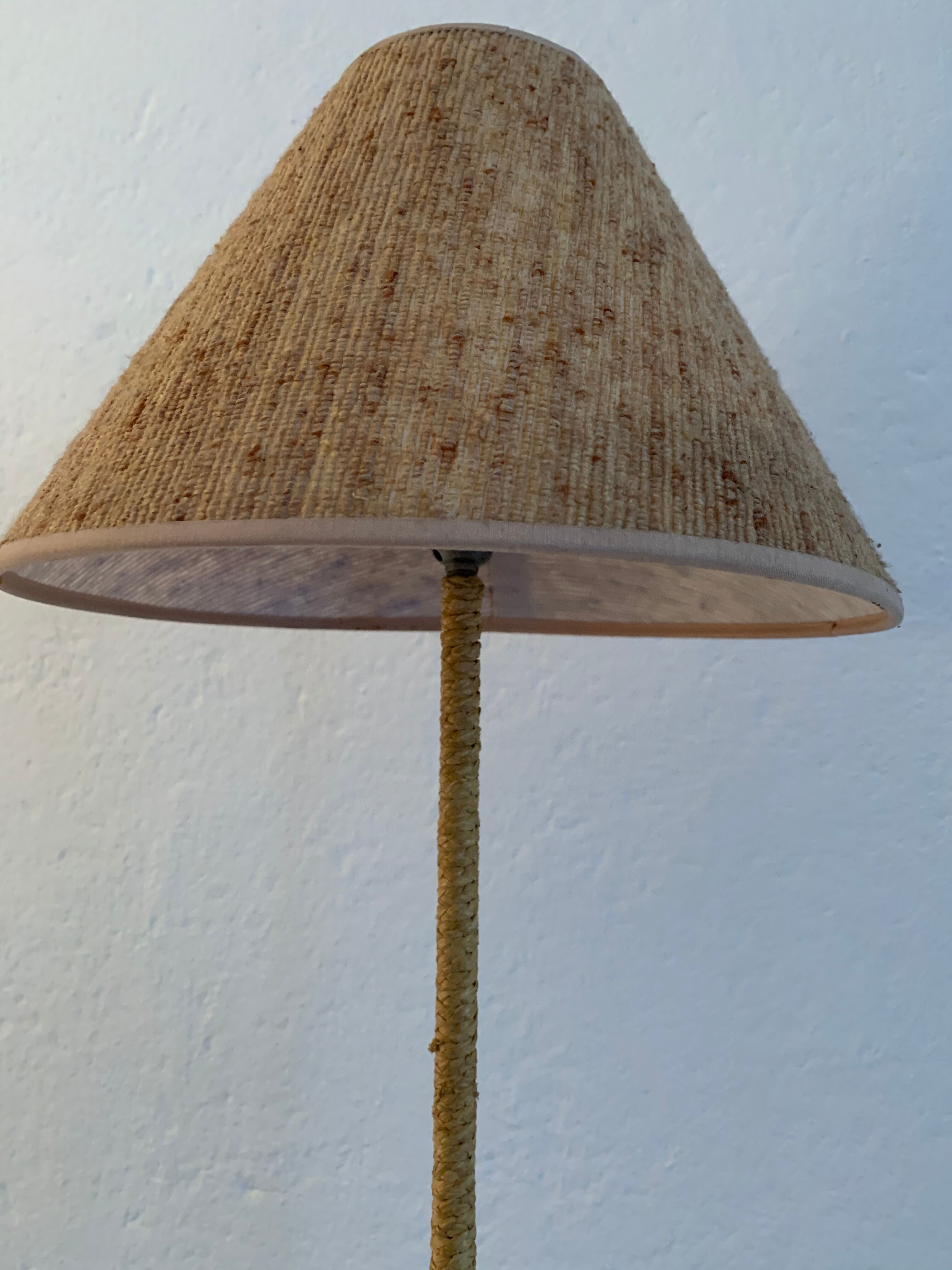 Vintage tripod rope lamppost