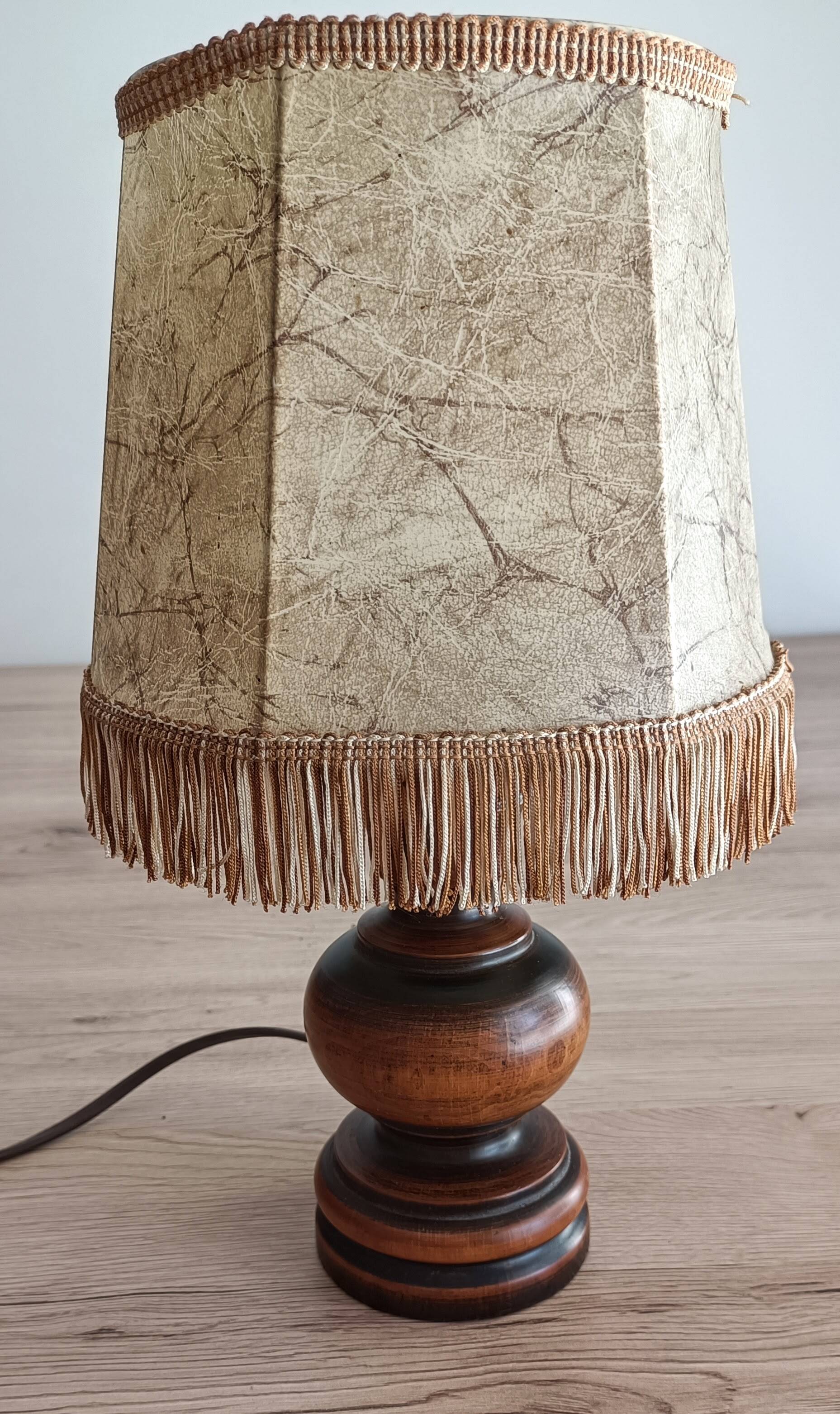 Vintage Italian table lamp in turned wood and leather lampshade