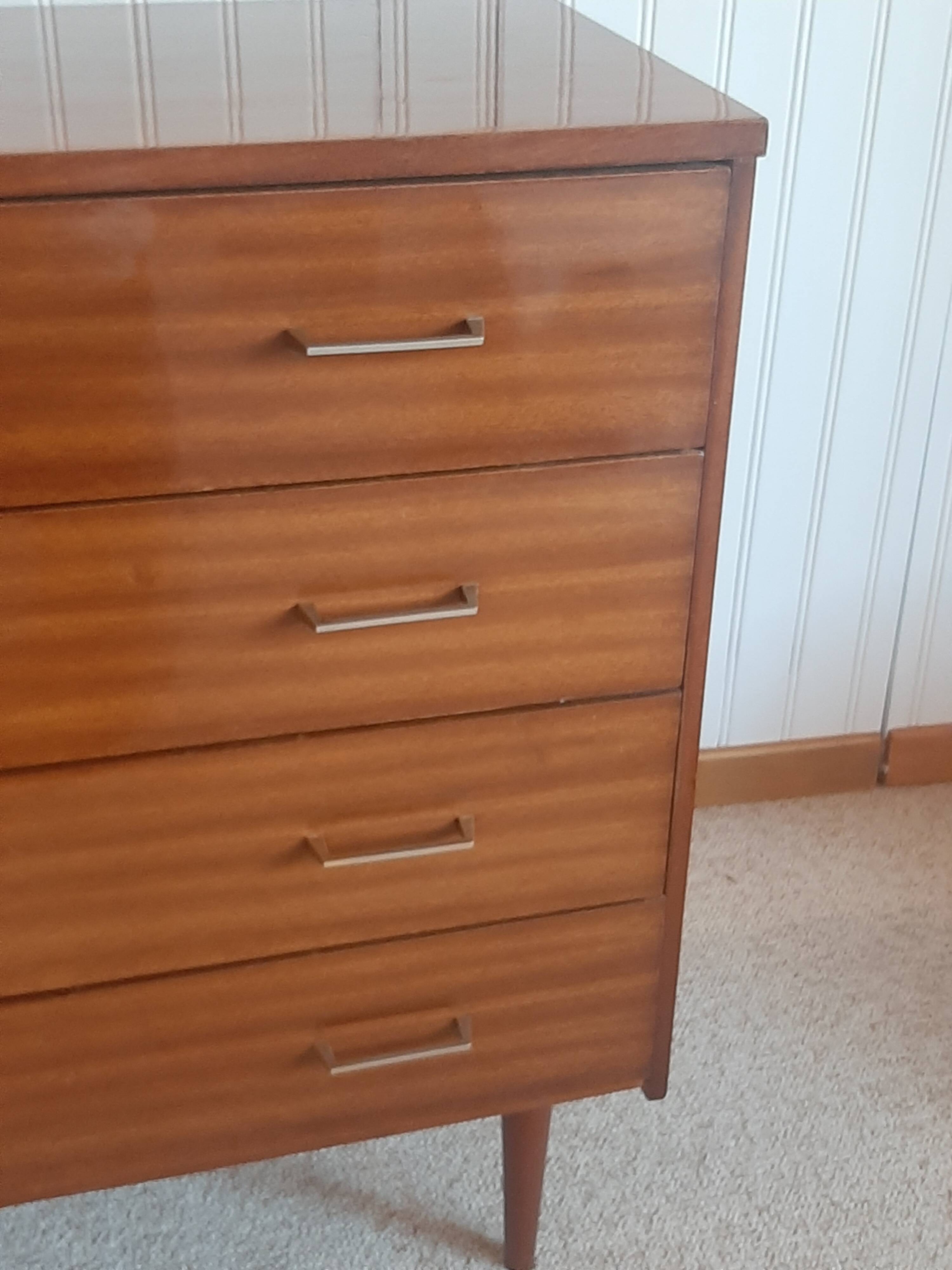 Commode en bois vernis, années 80