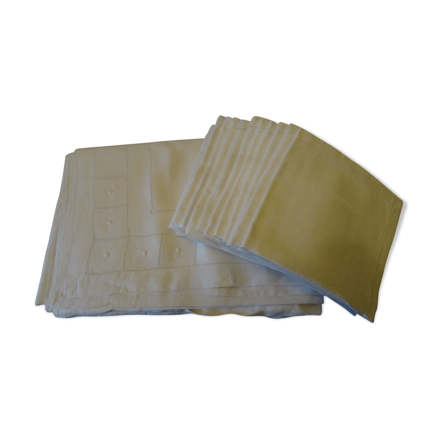 Linen tablecloth and its 11 towels