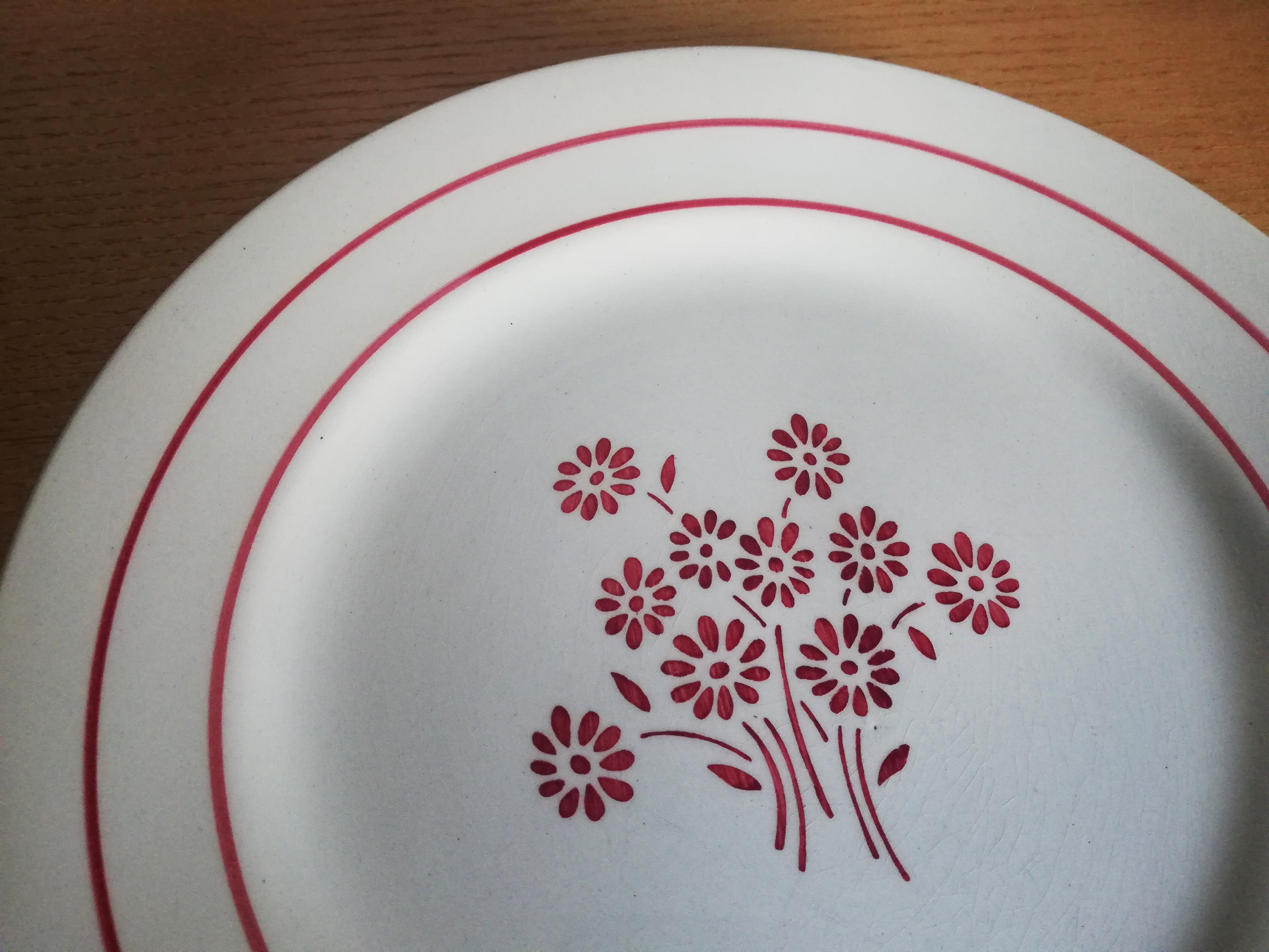 Service 18 assiettes plates et un plat Lunéville modèle Martine