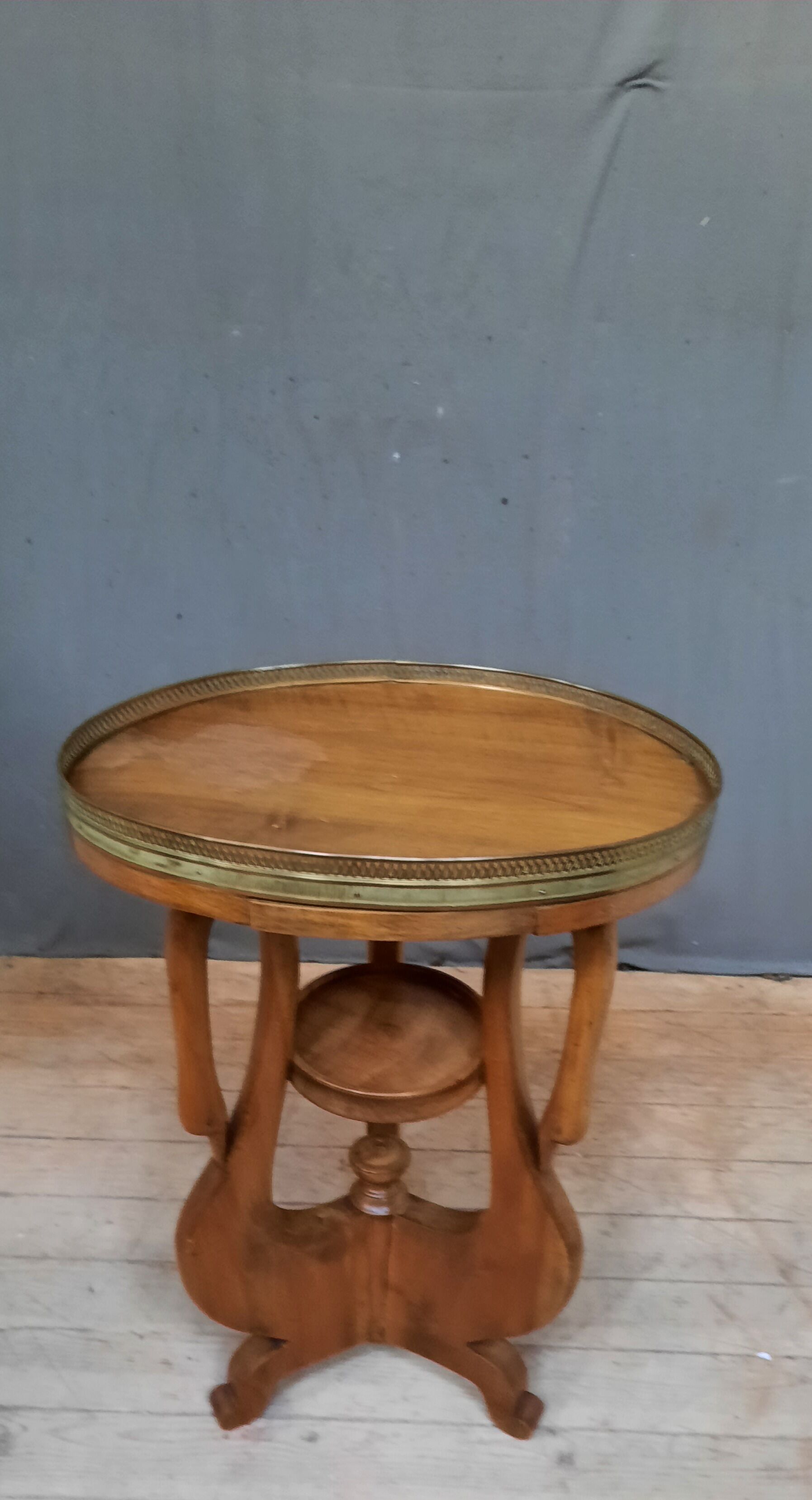 Mahogany gueridon with swan motif