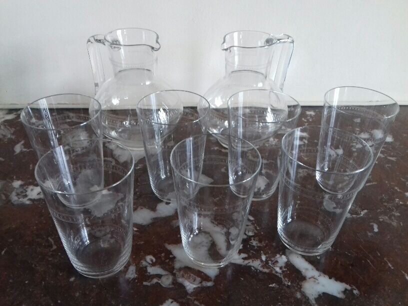 Lot of 7 glasses and 2 carafes