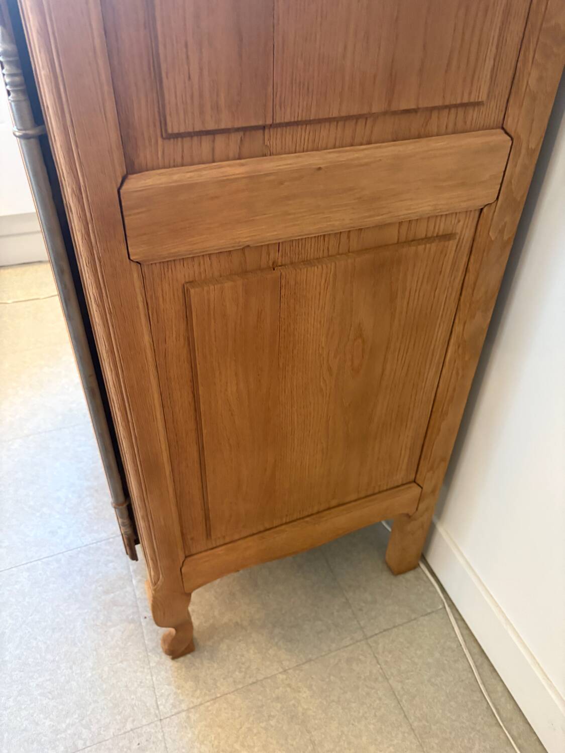 Cane-work oak bonnetière