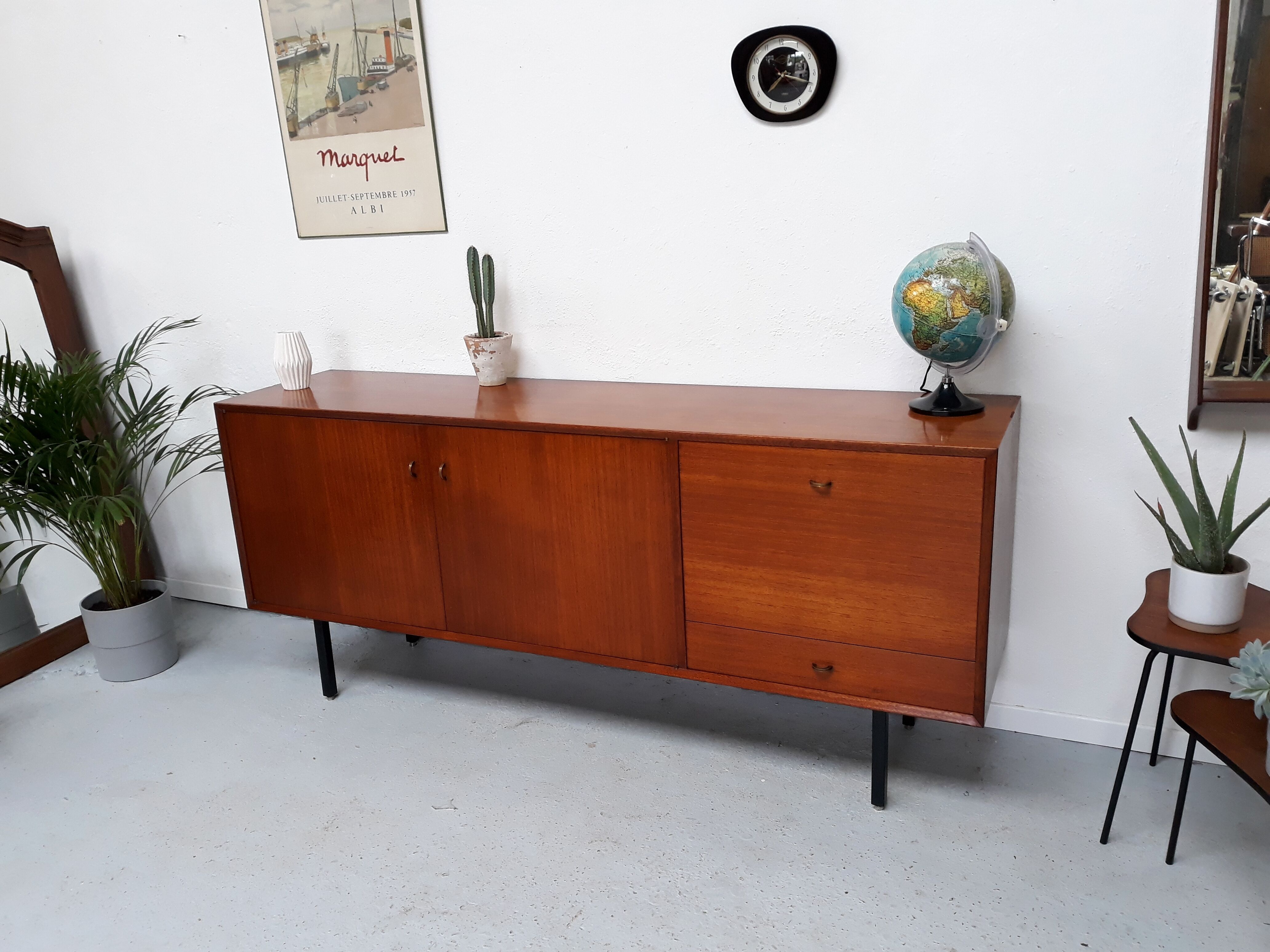 Ronieck's vintage metal foot sideboard