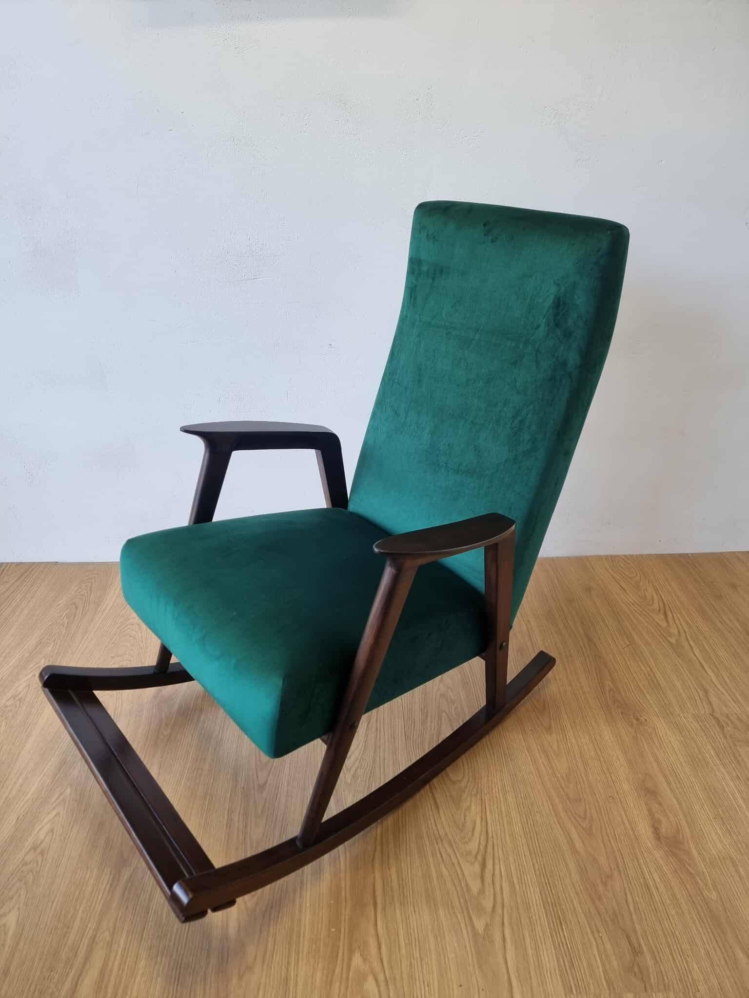 Chaise à bascule vintage des années 50.