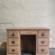 Desk in solid elm with natural airbrushing