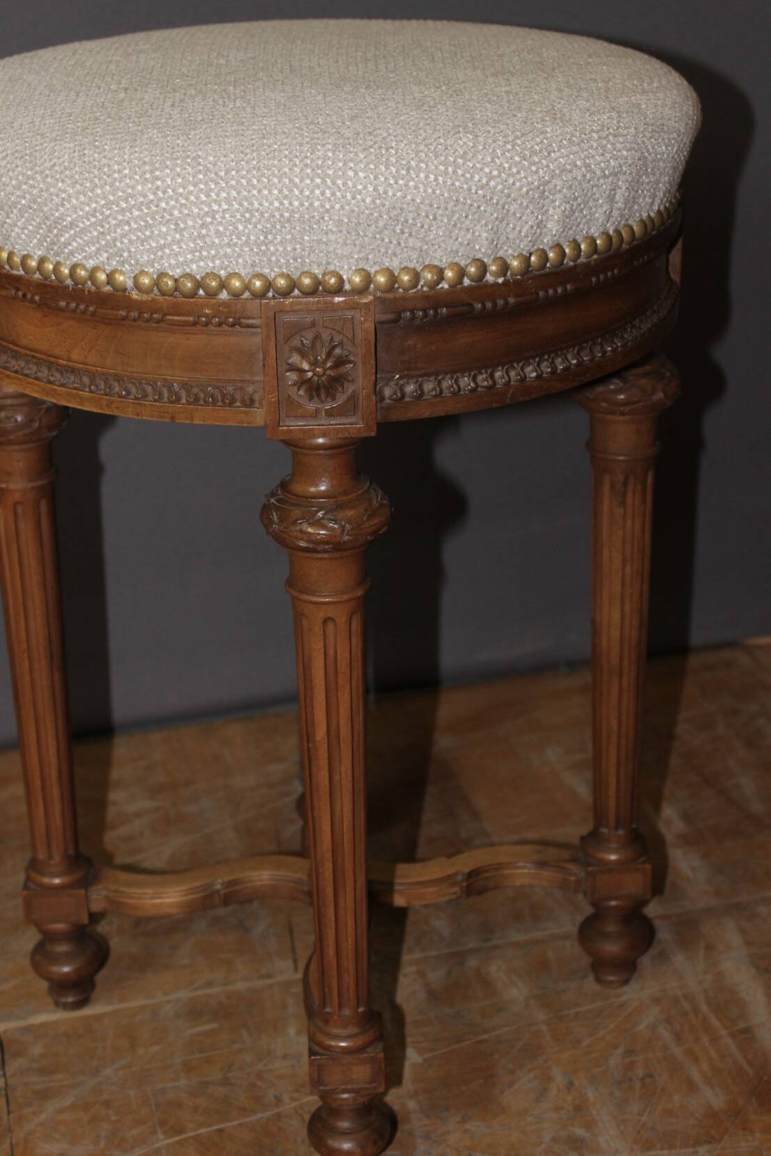 Tabouret de Style Louis XVI en Noyer vers 1900