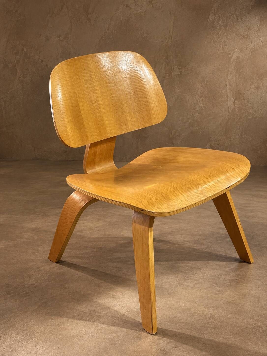 Moulded plywood chair - Charles and Ray Eames for Vitra