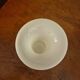 Vase trompette en opaline blanche fleuri vintage