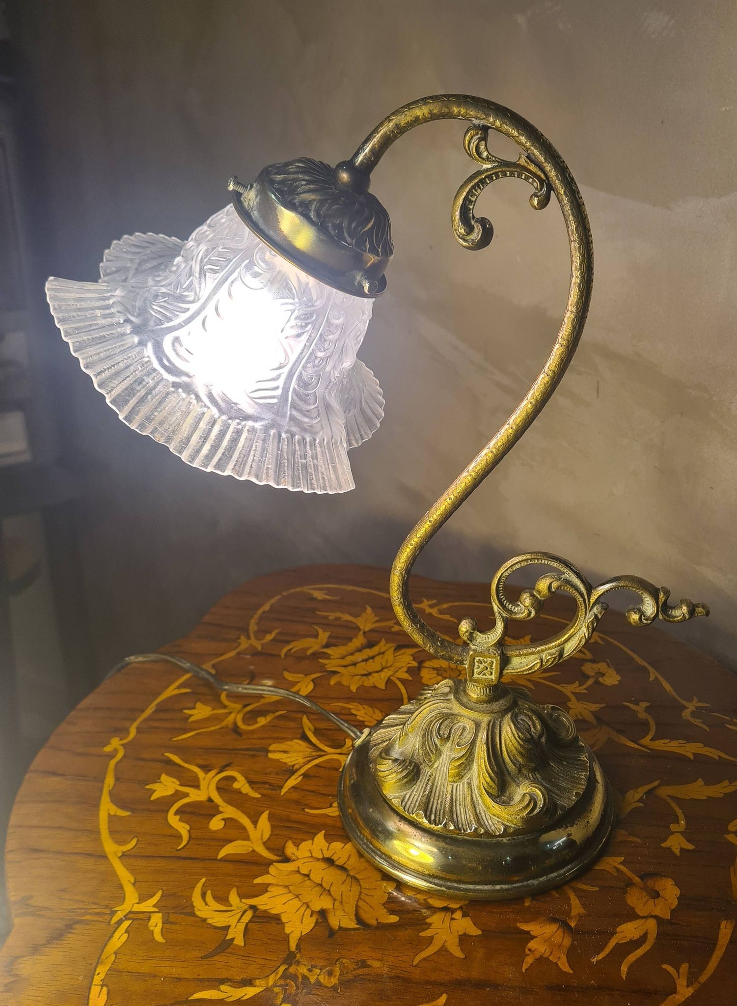 1900 desk or bedside lamp in bronze, 28x25, very beautiful patina, works.