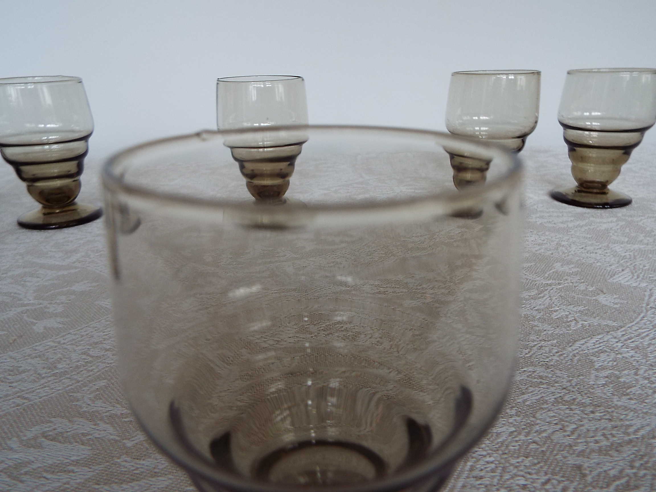 8 wine glasses in smoked glass 10cl