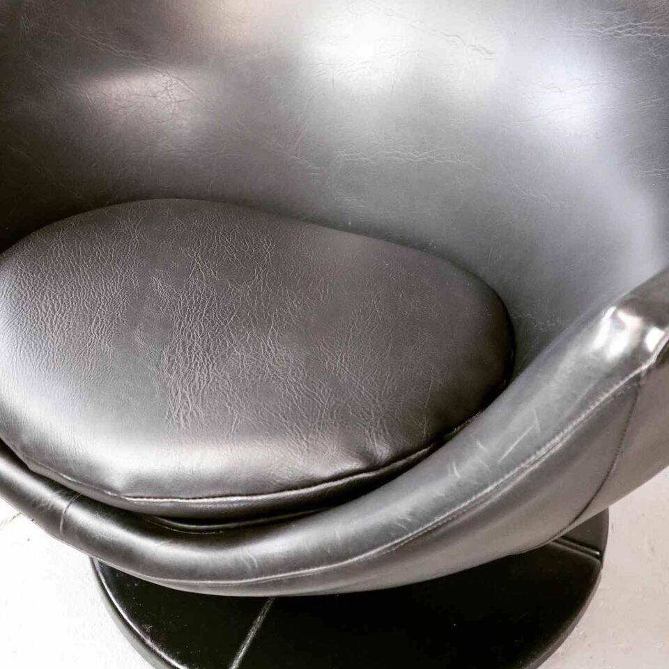 "Jupiter" swivel lounge chair by Pierre Guariche for Meurop