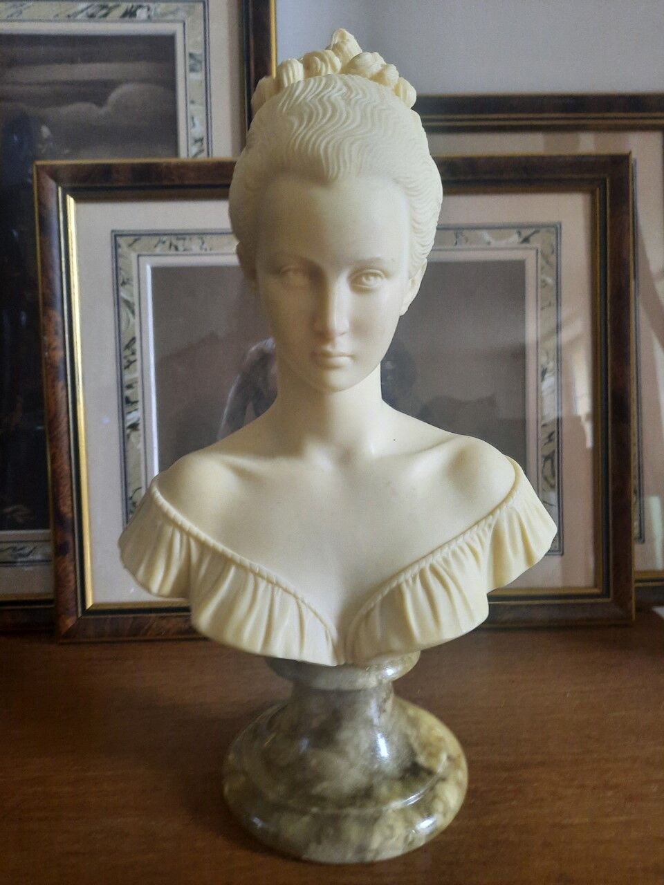 Bust woman on pedestal