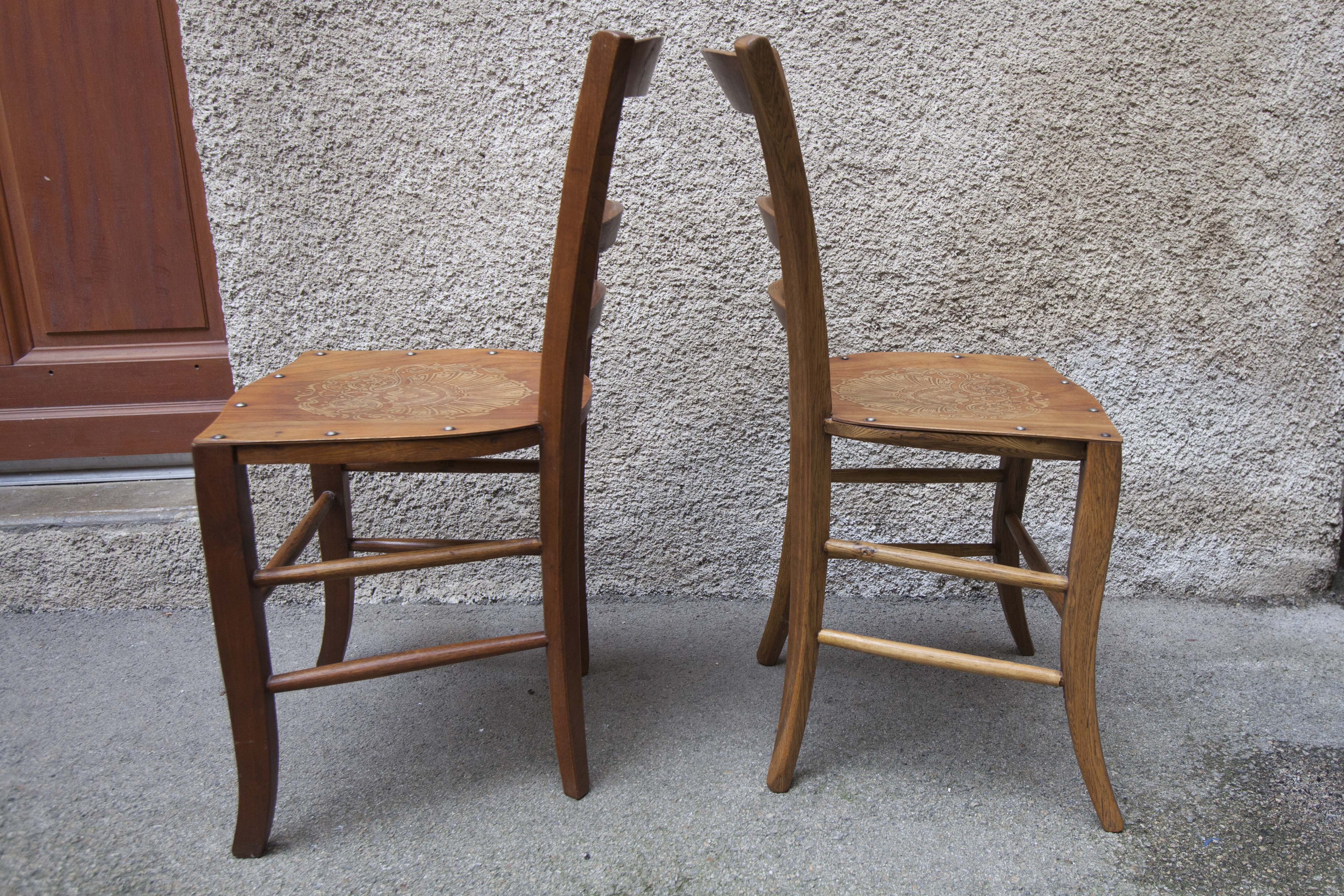 Pair of wooden chairs from the 1920s