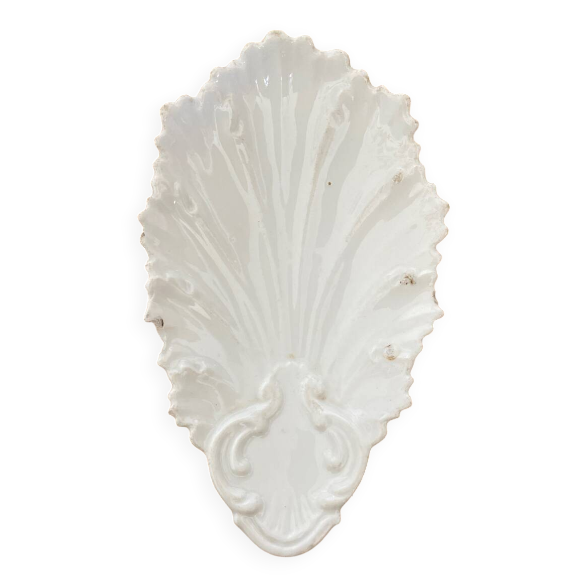 Ramekin, shell-shaped pocket emptier in white ceramic