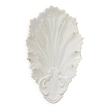 Ramekin, shell-shaped pocket emptier in white ceramic