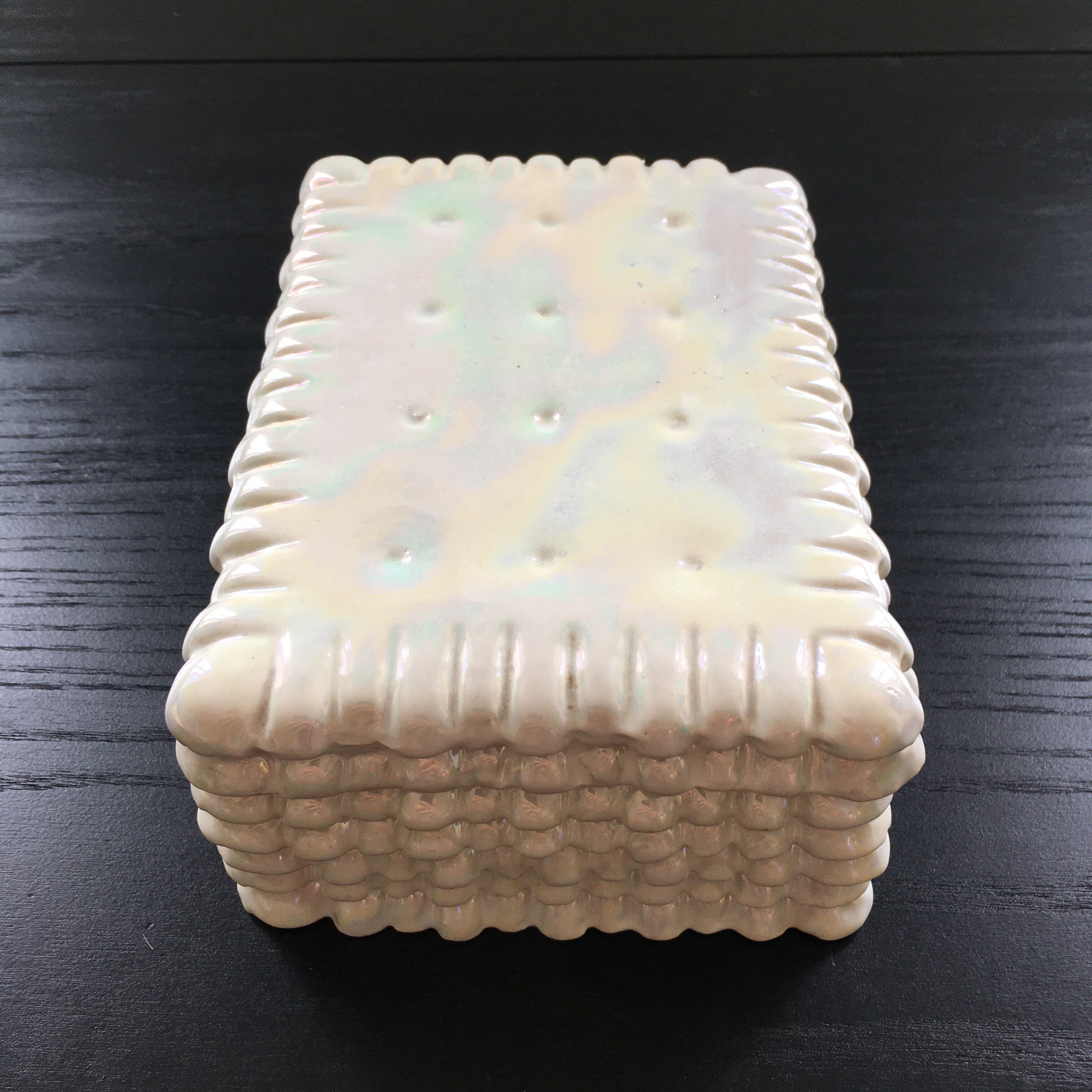 Pearly white biscuit box