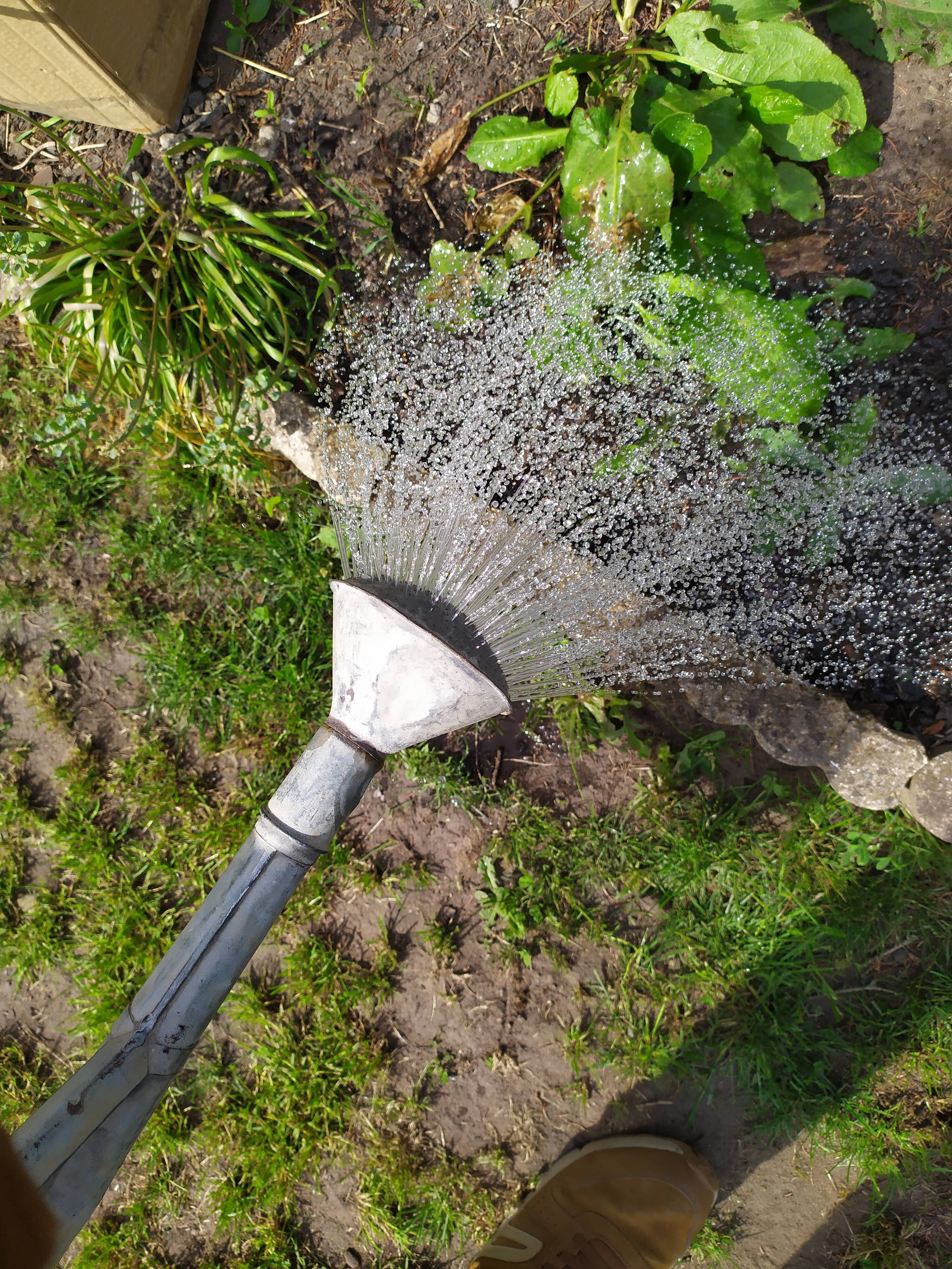 Zinc watering can + pommel - german