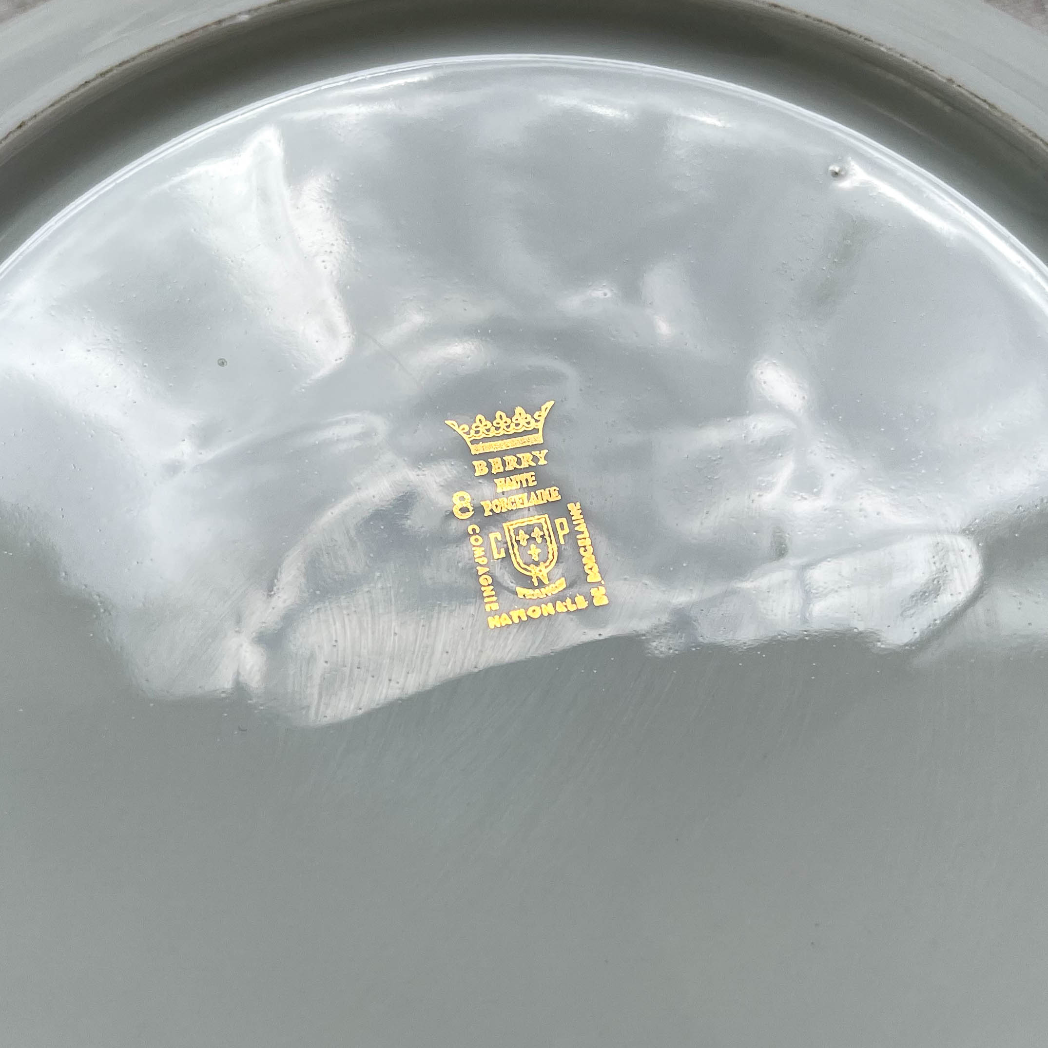 Hollow dish golden white porcelain berry