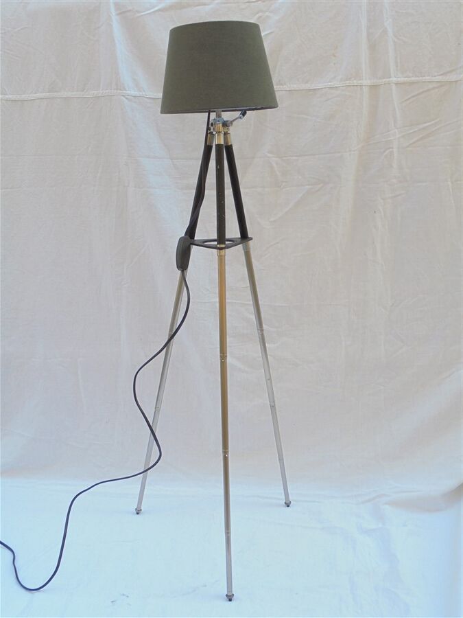 Lampe trépied