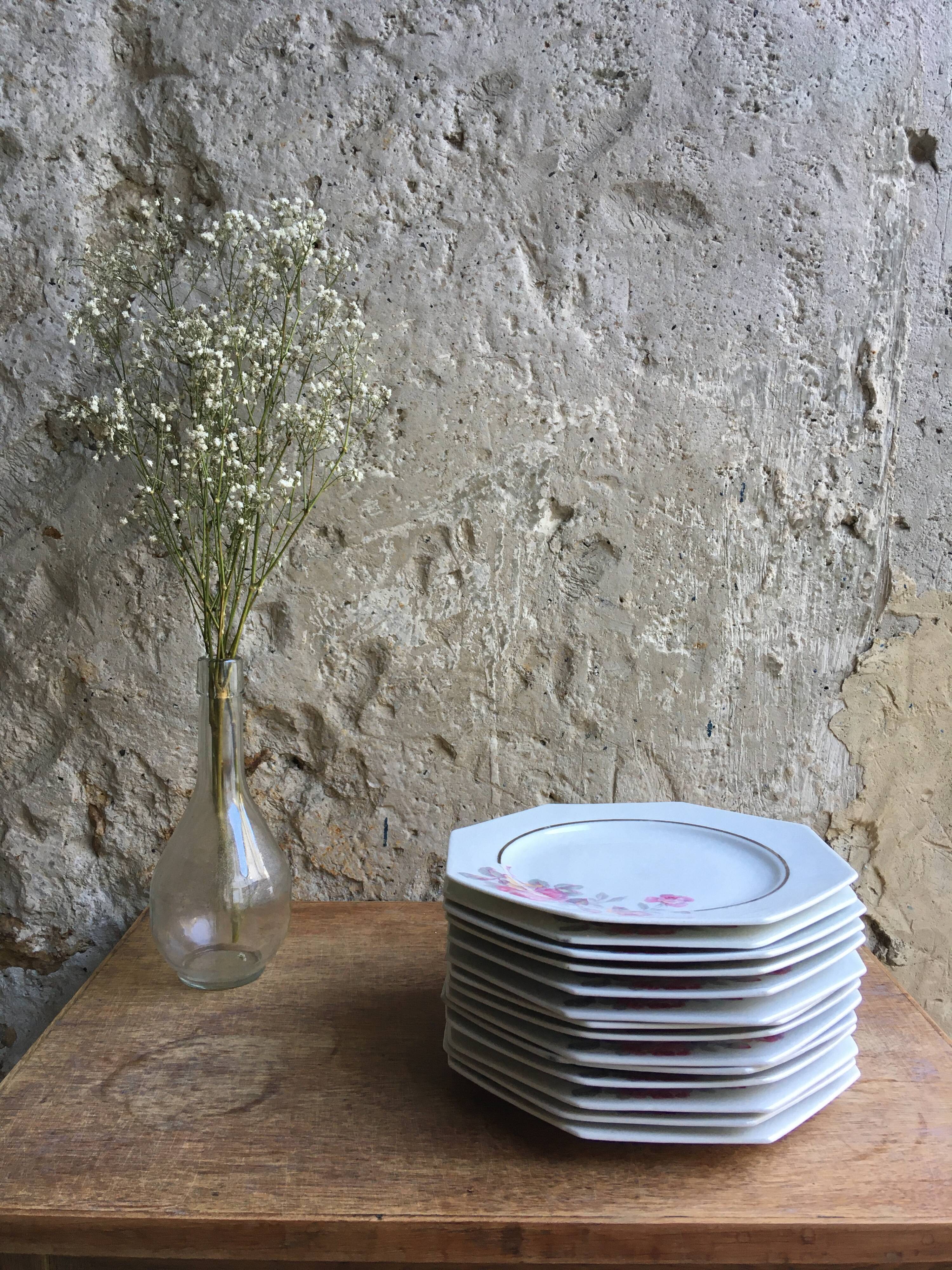 Set of 14 old porcelain plates
