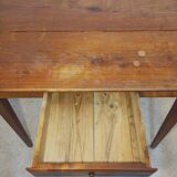 Spindle leg desk