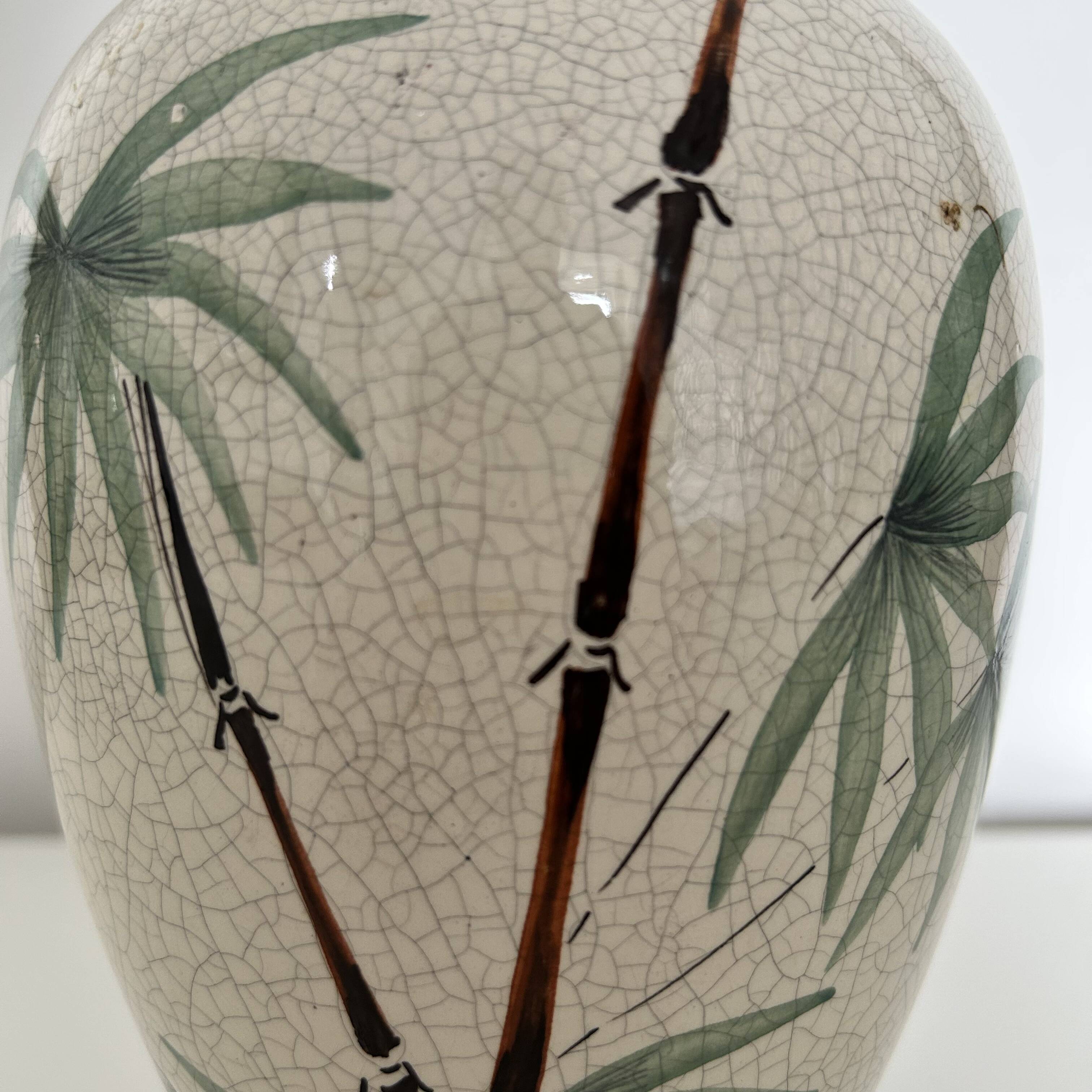 Vase signé décor bambous
