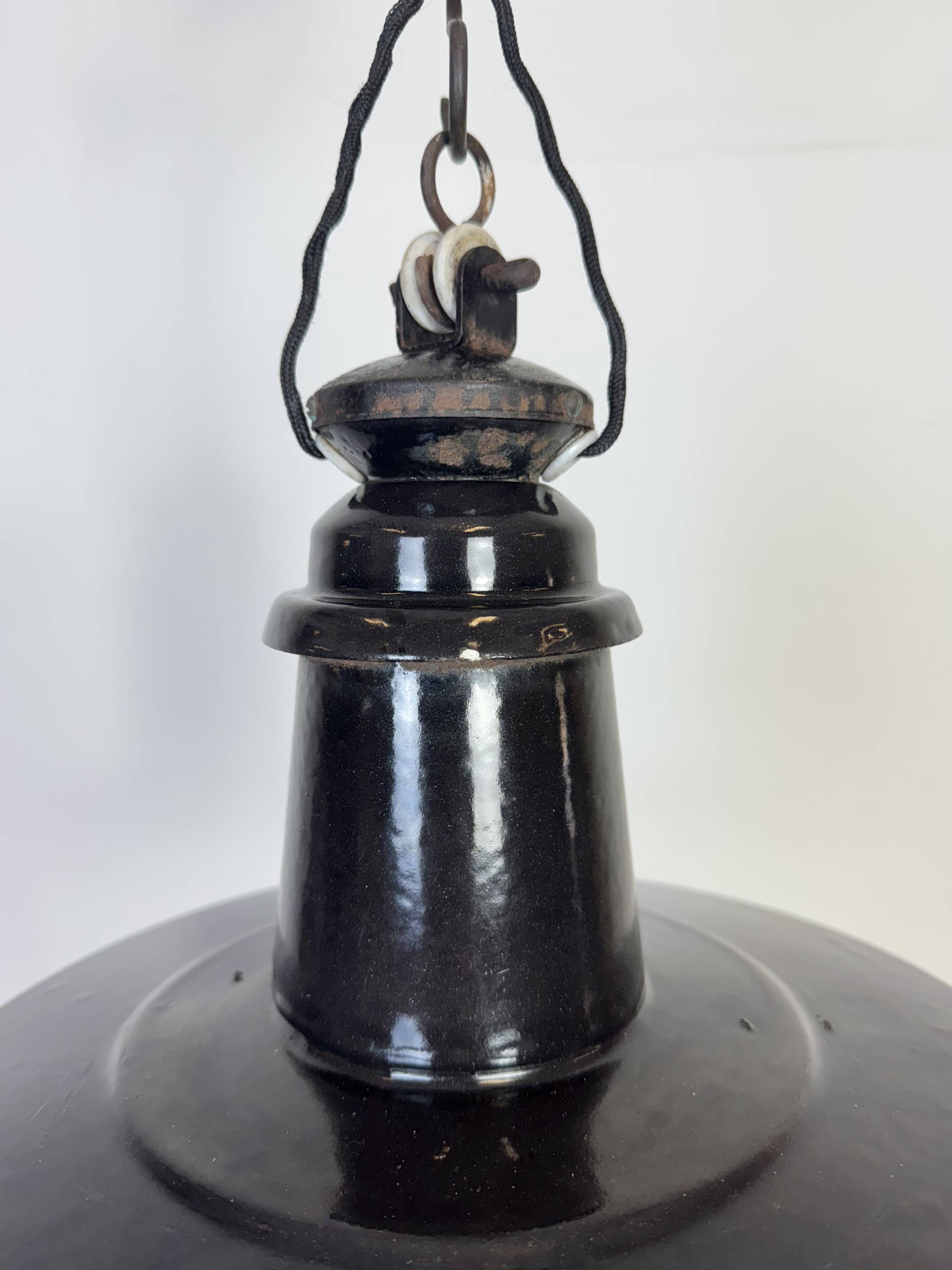 Lampe à suspension industrielle allemande en émail noir avec couvercle en verre, années 1930