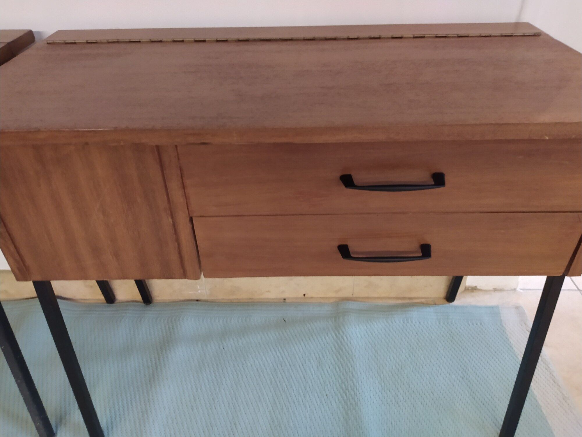 Pair of 2 bedside tables