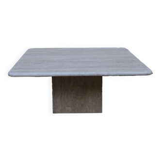Table carrée en travertin