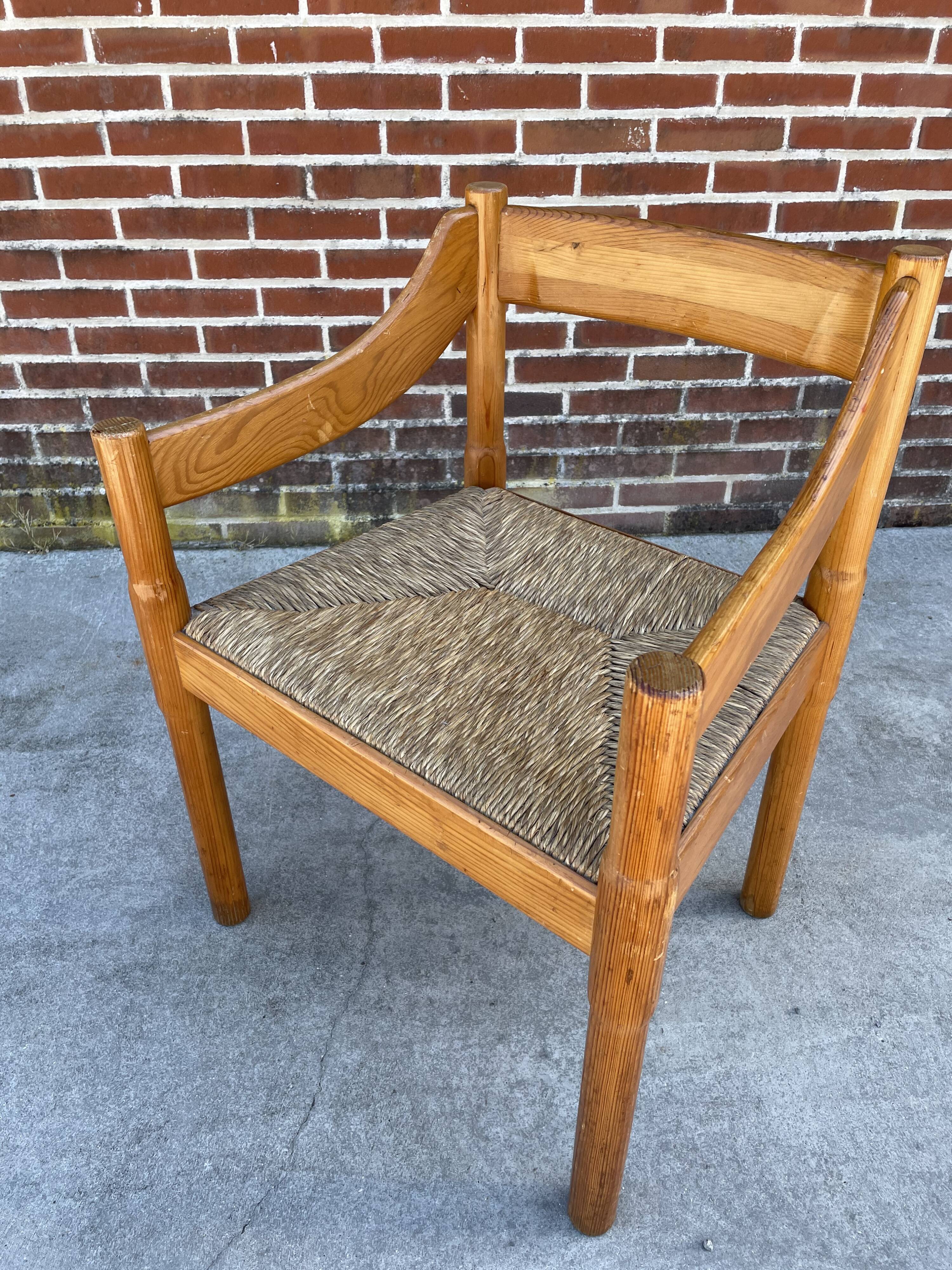 Carimate modèle 892 Vico Magistretti pour Cassina