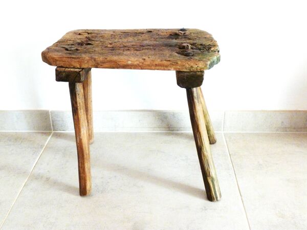 Ancien tabouret de traite, ancien tabouret de ferme, art primitif.