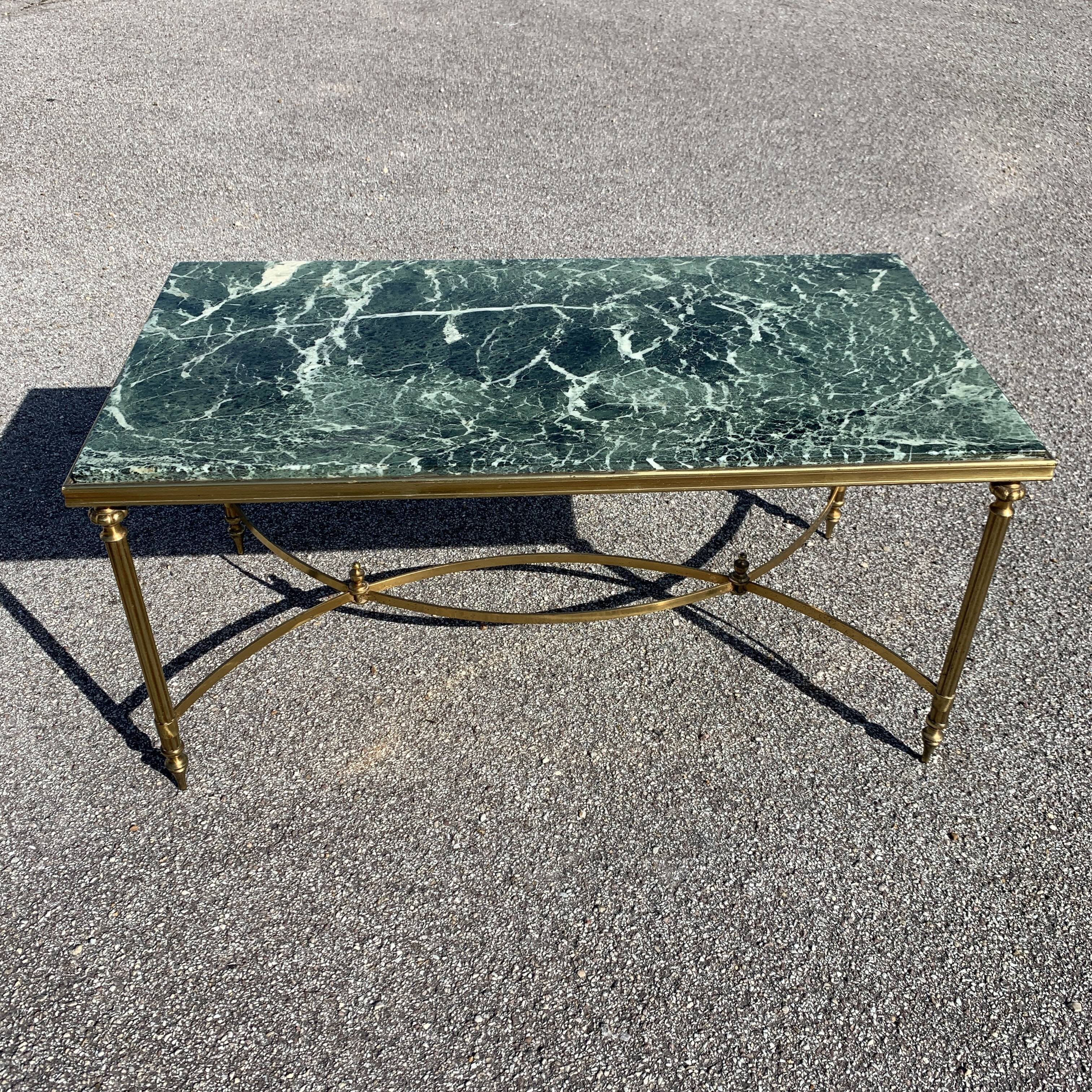 Table basse néoclassique laiton doré et marbre vert