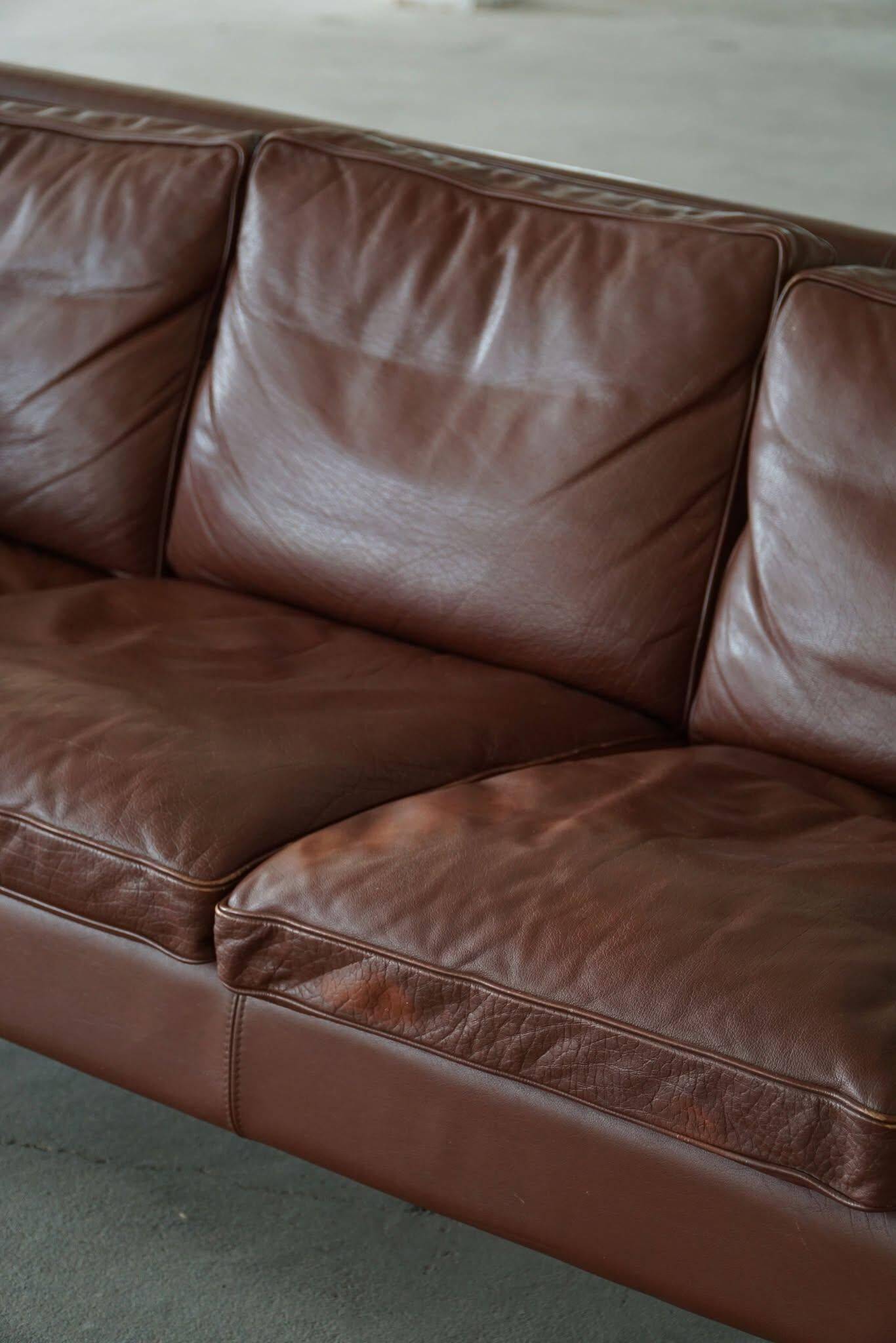 Stouby Møbelfabrik, 3-seater mid-century style sofa in brown leather, made in the 1970s.