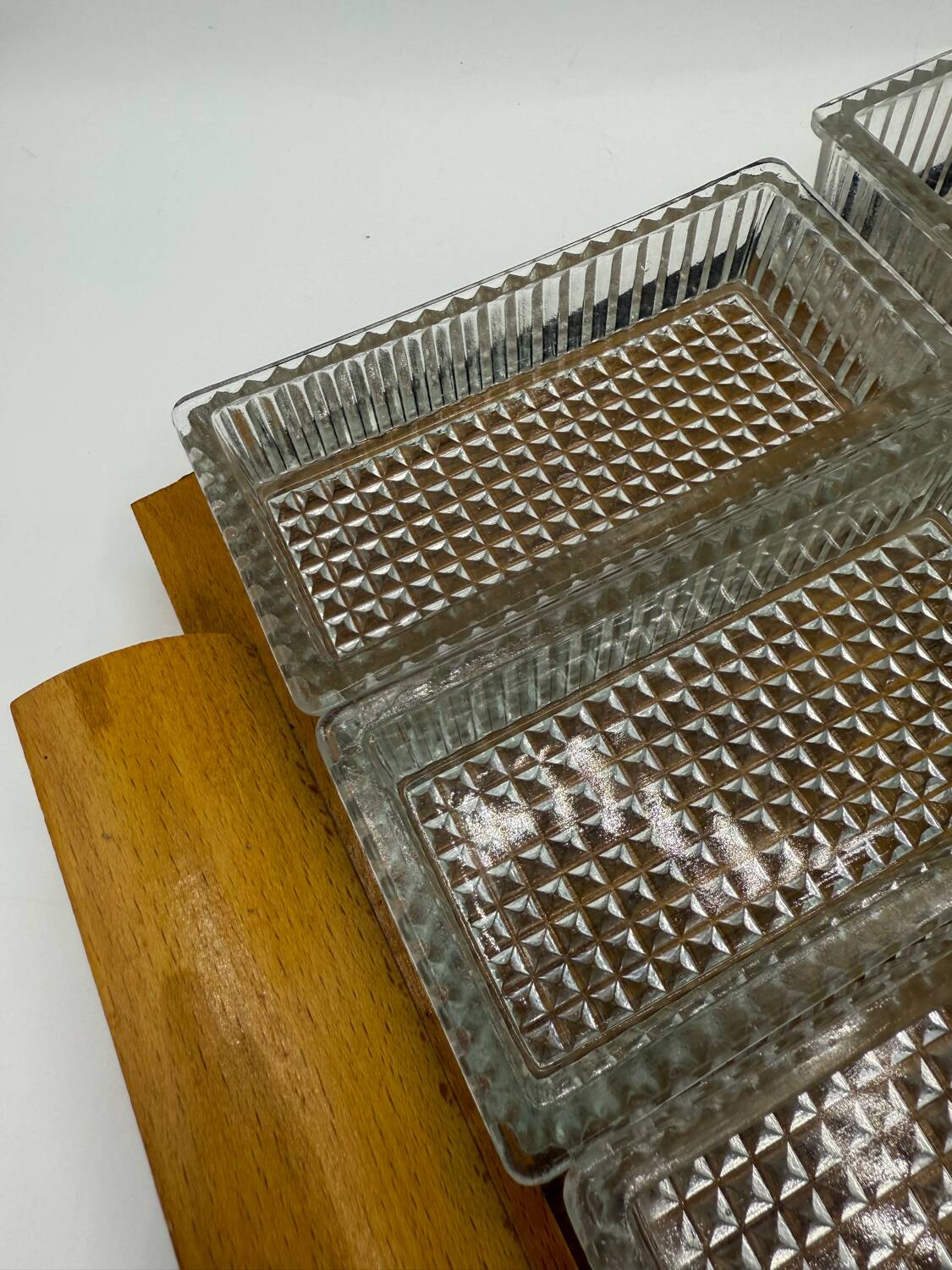 Appetizer tray with compartments