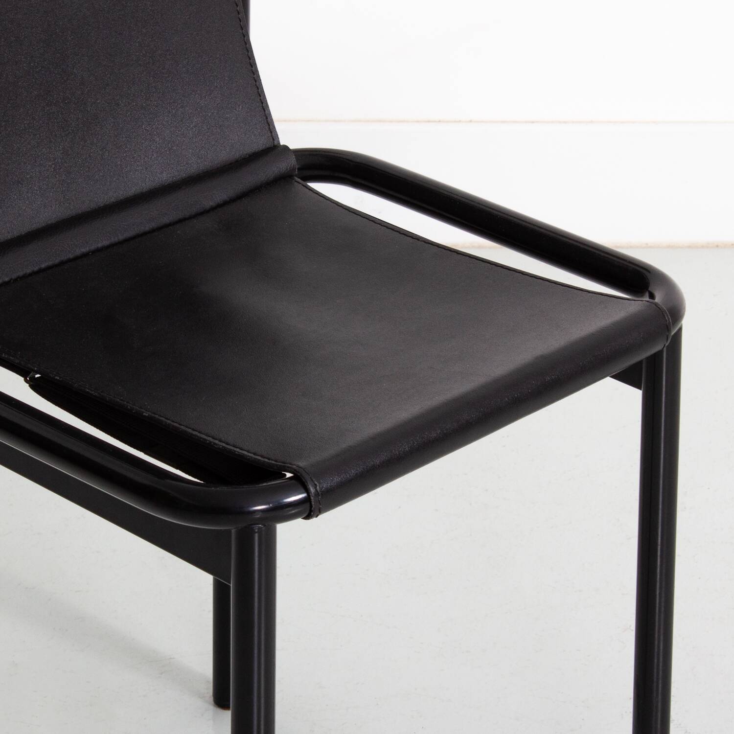 Set of 2 vintage chairs in metal and black imitation leather