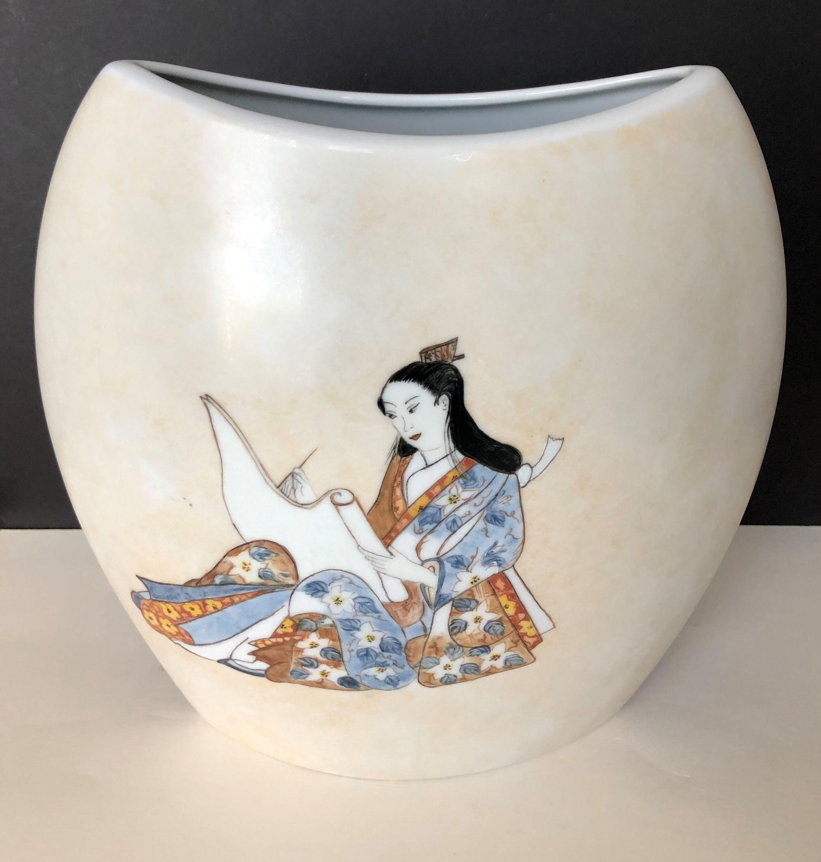 Large porcelain vase with Japanese decoration