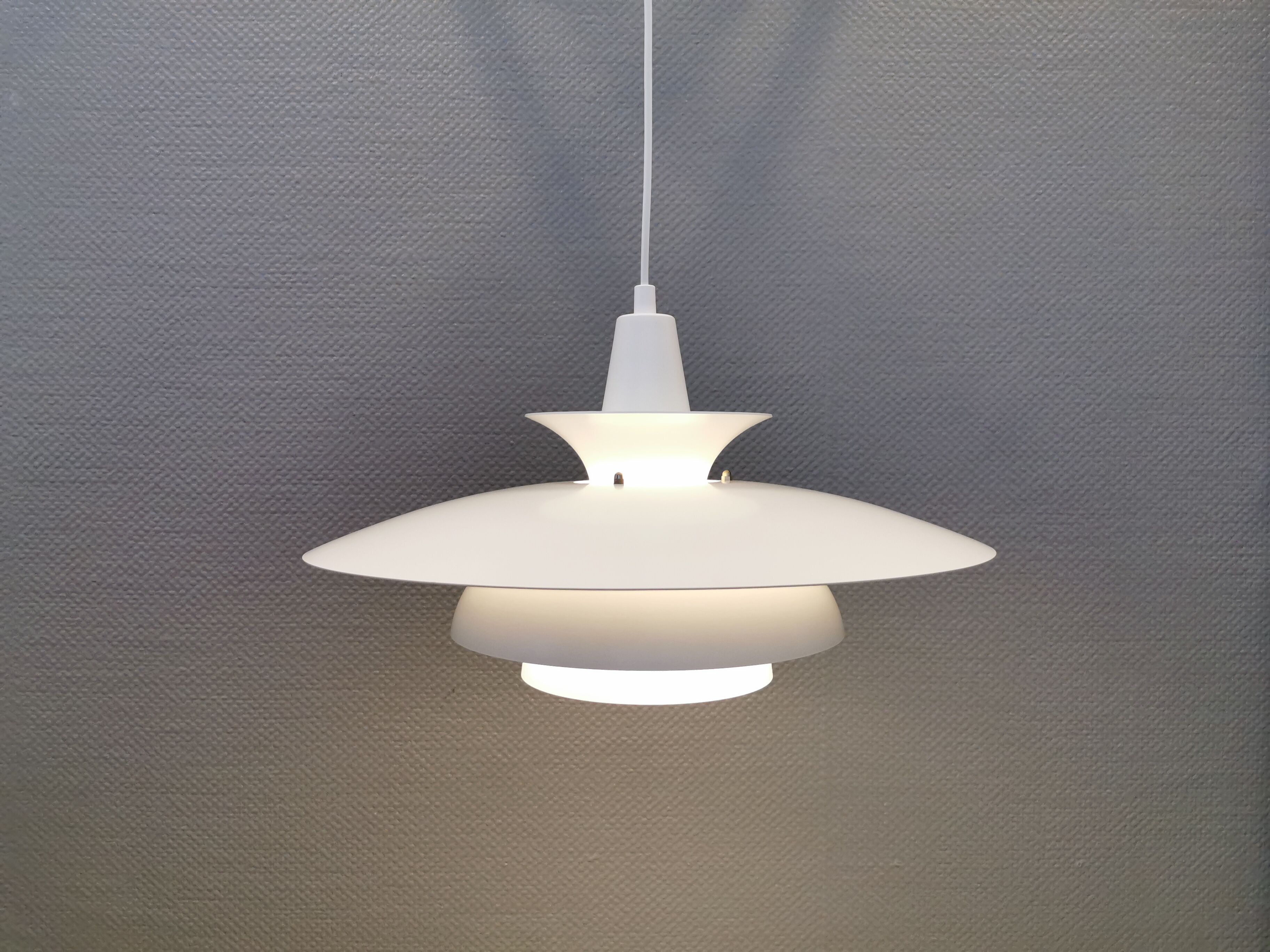Classic danish designed hanging lamp from the 80s, in white lacquered metal