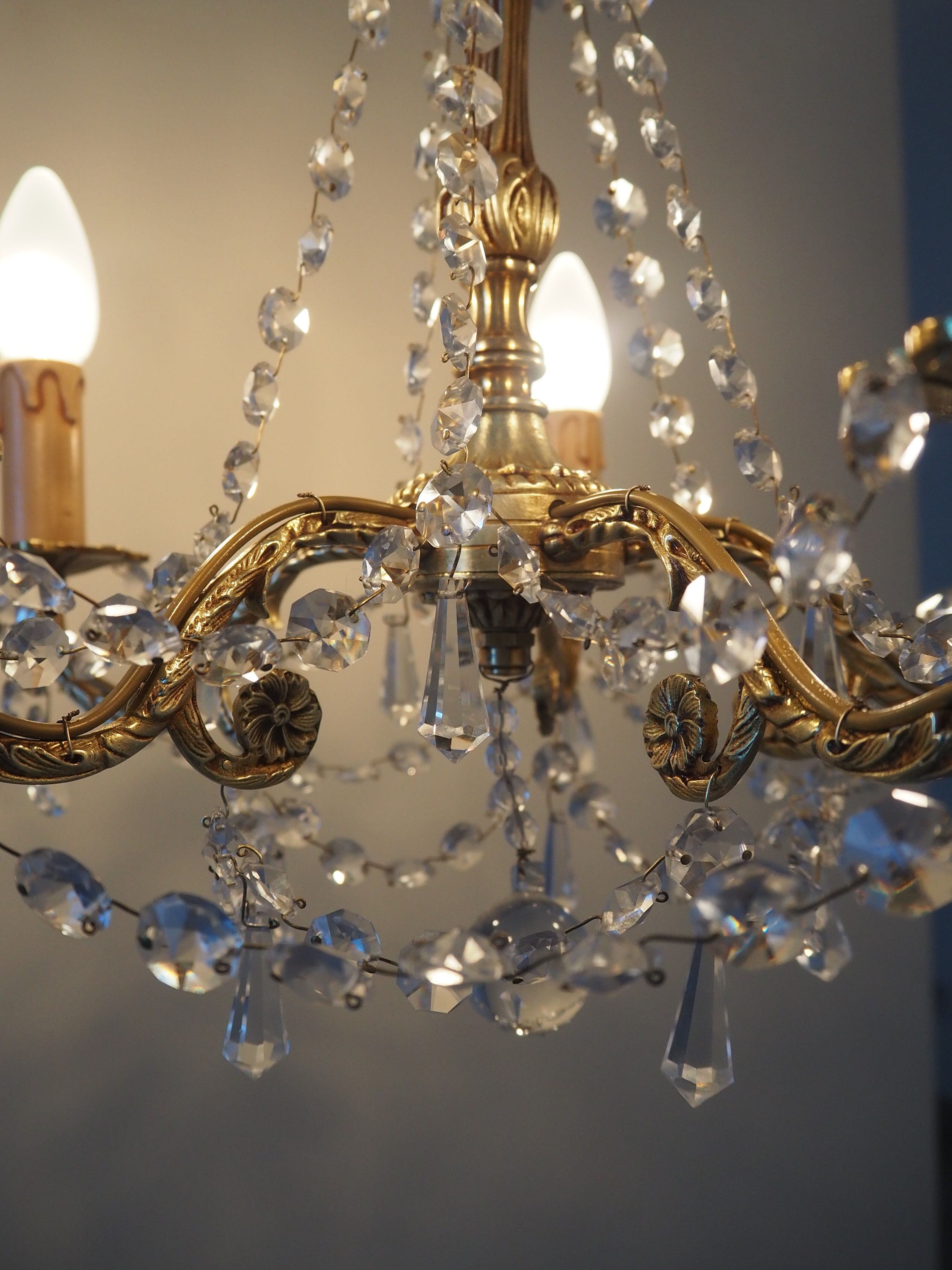 Bronze chandelier and crystal pendants – 5 lights