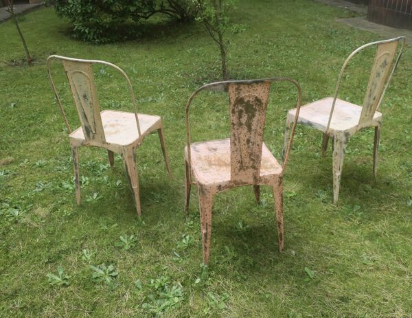 Ensemble de 3 chaises de jardin empilables inspirées de Tolix du début du 20e siècle.