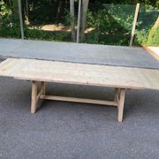 Grande table de ferme monastère décapée en bois brut extensible 200 à 300cm