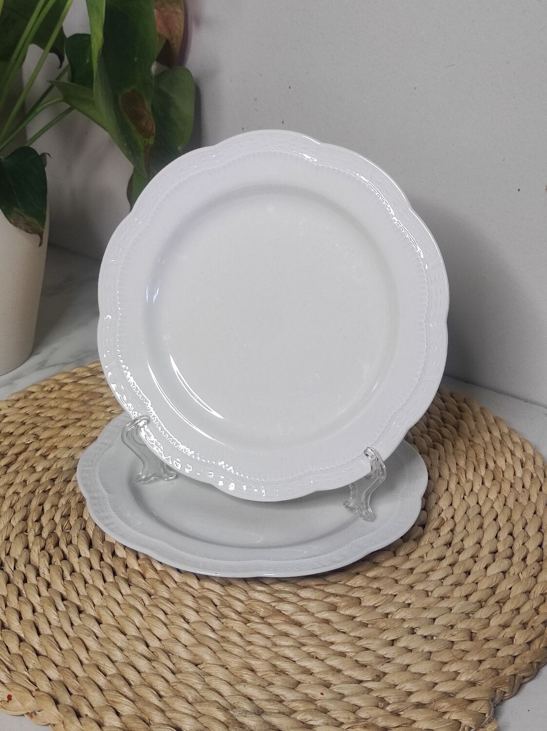 Dessert plates in porcelain
